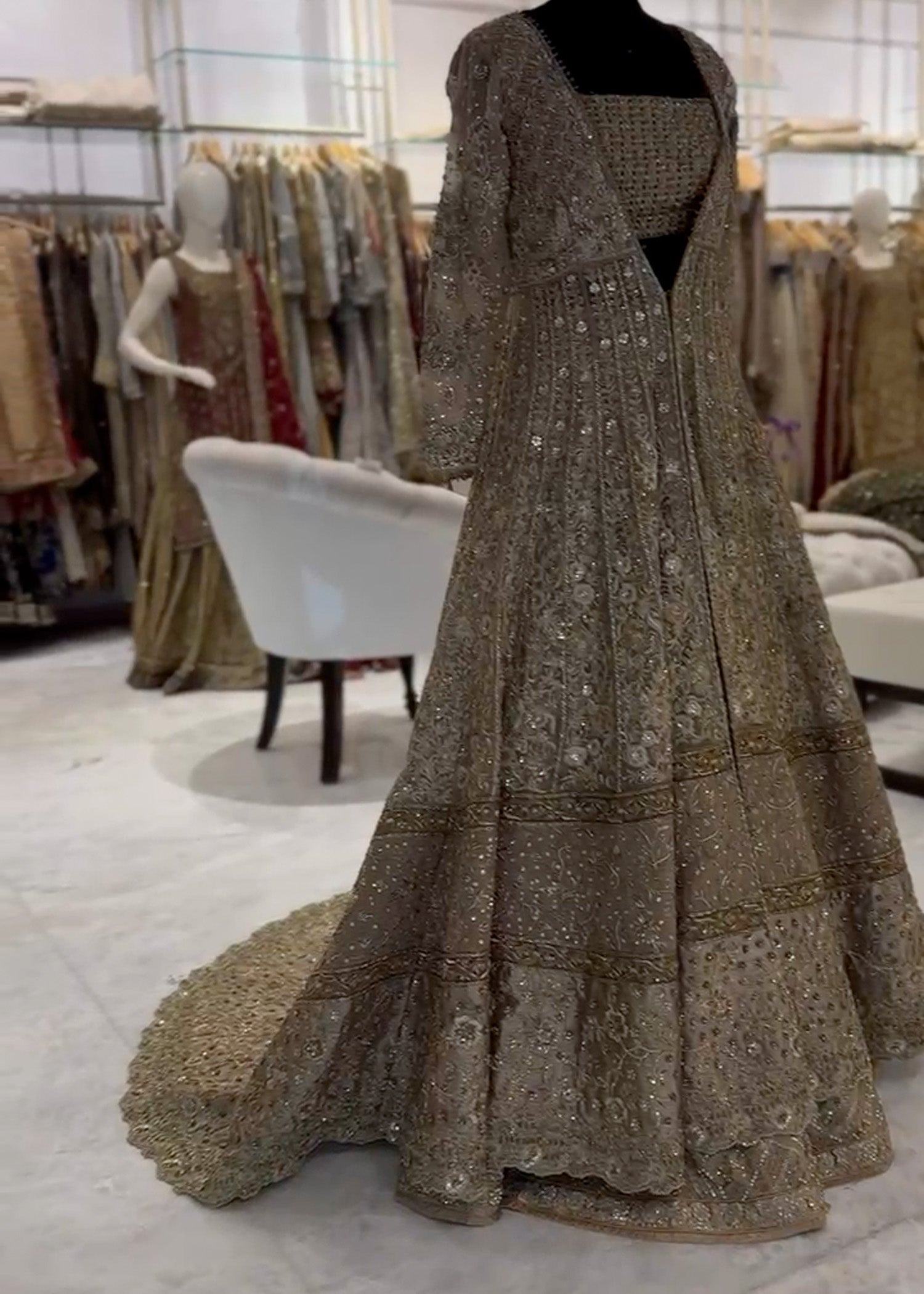Pakistani Antique Gold Zardozi Net Silk Bridal Lehenga (3-Piece) - Image 3