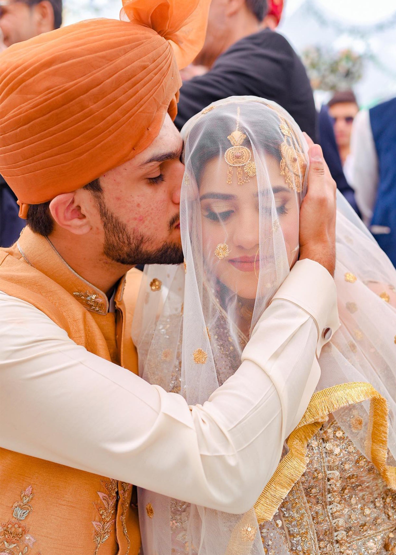 Pakistani Silver Gold Hand-Embellished Silk Organza Bridal Lehenga (3-Piece) - Image 4