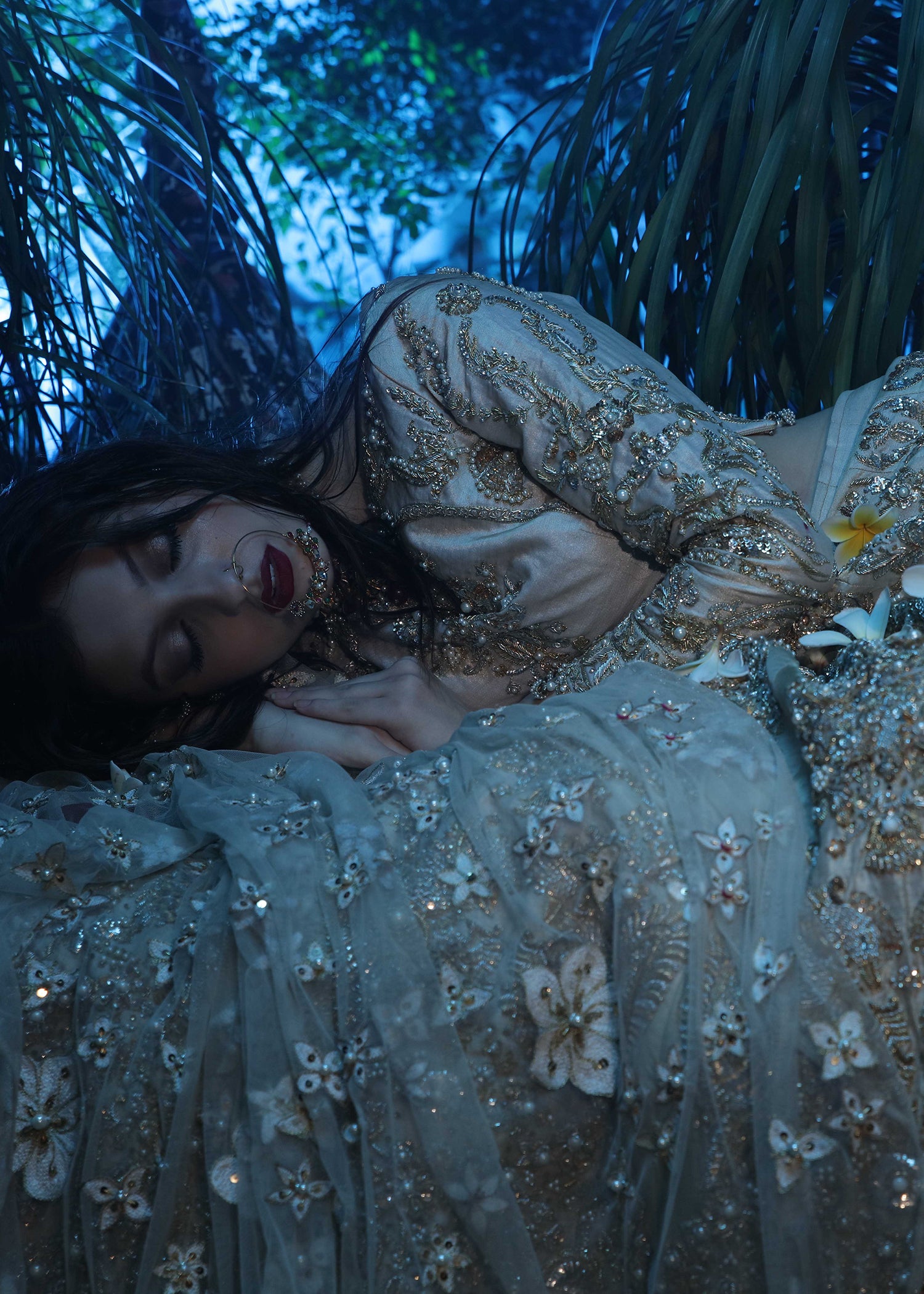 Beige Vintage Gold Zardozi Tissue Lehenga Choli (3-Piece) - Image 5