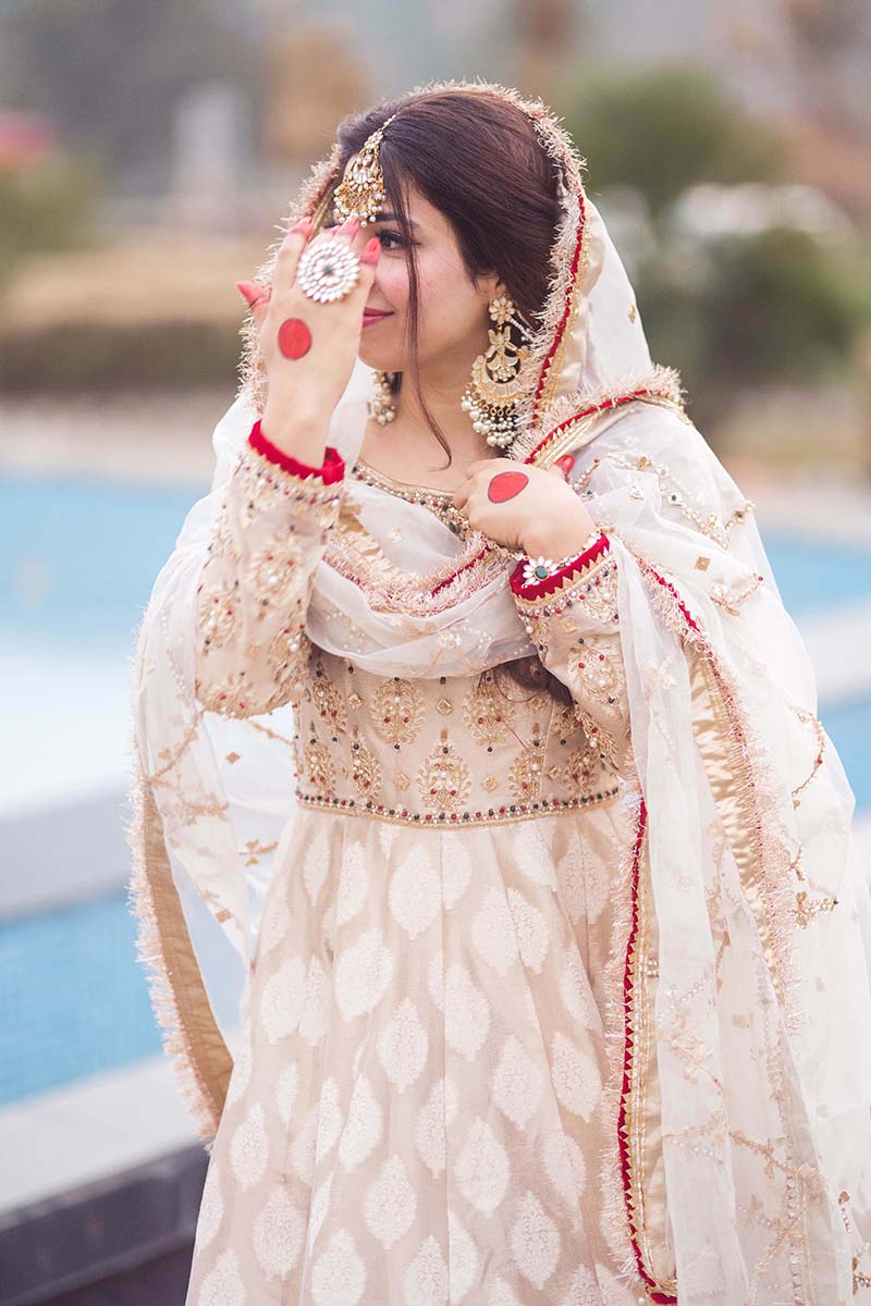 Pakistani Dull Gold Gota Embroidered Self-Jacquard Pishwas (2-Piece) - Image 5