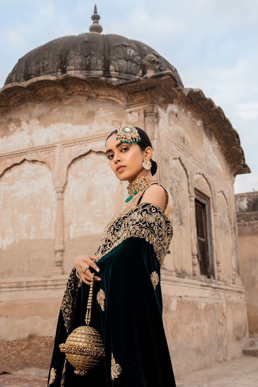 Gold Embellished Tissue Kameez with Green Jamawar Pants (3-Piece) - Image 5