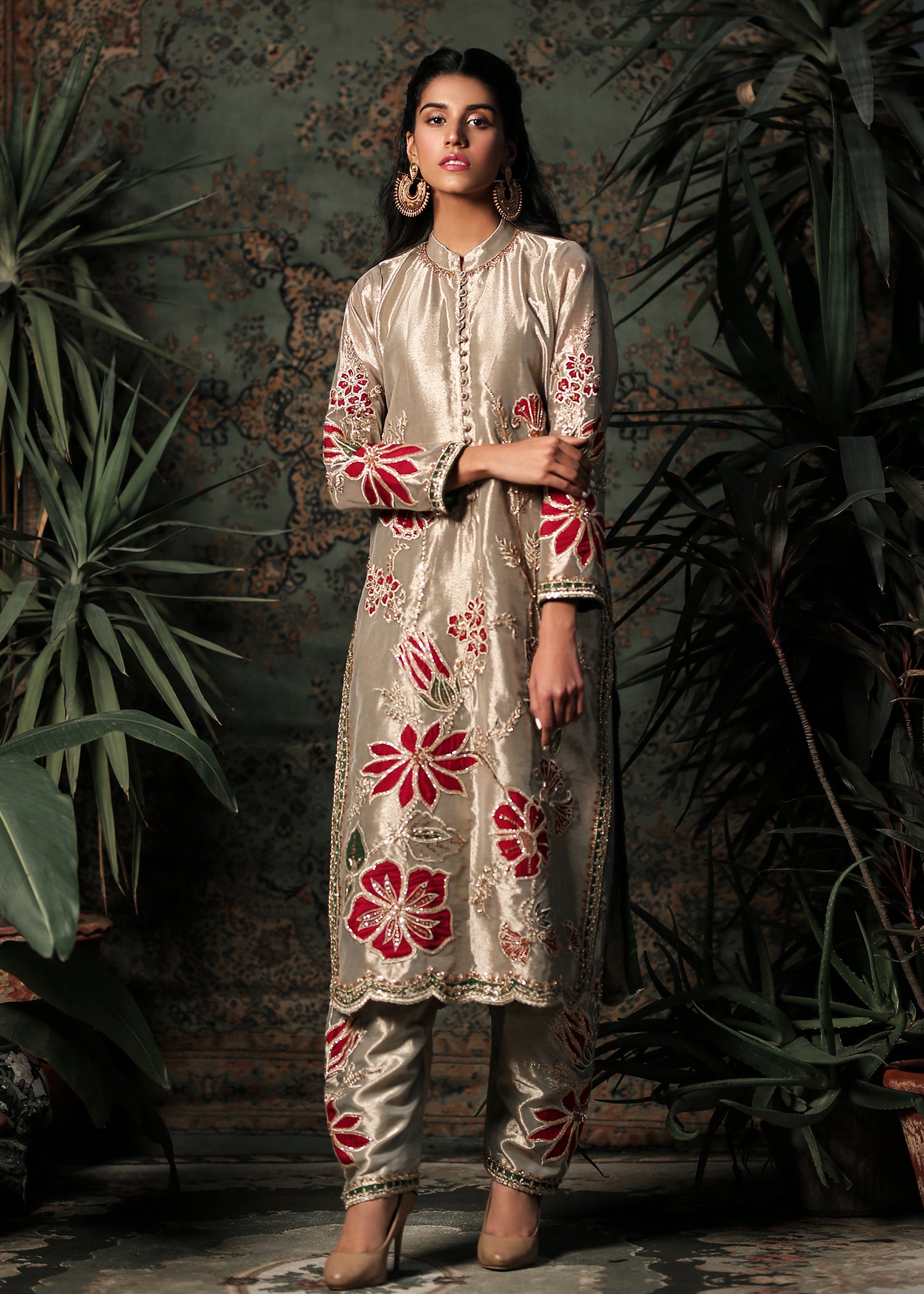 Pakistani Vintage Gold Velvet Appliqué Silk Tissue Kurta Set (3-Piece) - Image 1