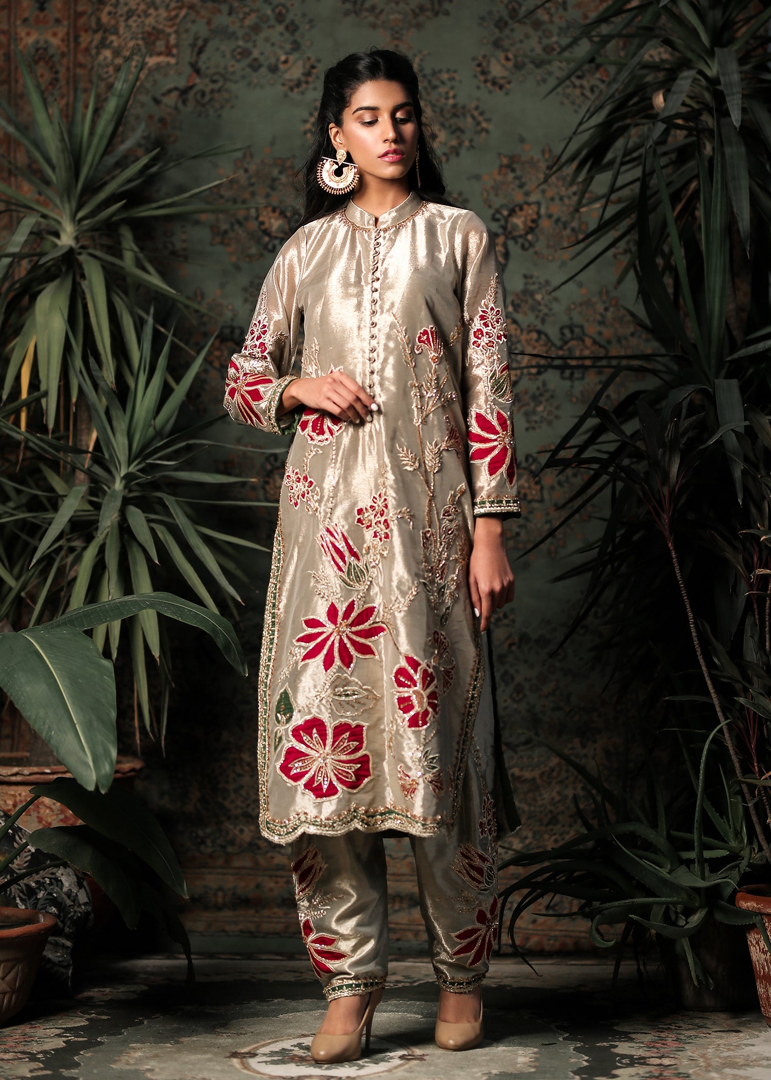 Pakistani Vintage Gold Velvet Appliqué Silk Tissue Kurta Set (3-Piece) - Image 2