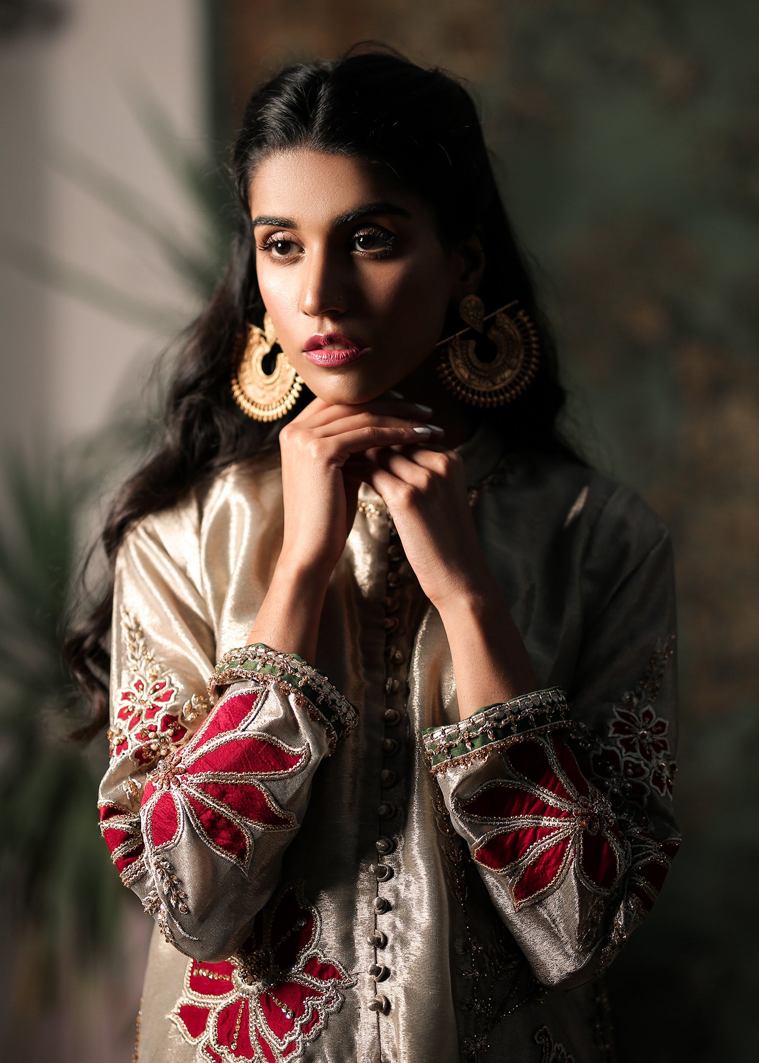 Pakistani Vintage Gold Velvet Appliqué Silk Tissue Kurta Set (3-Piece) - Image 3