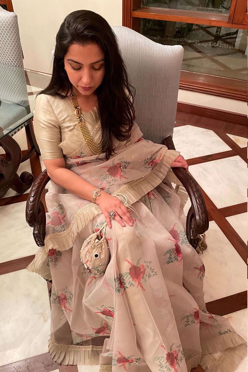 Champagne Floral Organza Saree (2-Piece) - Image 2