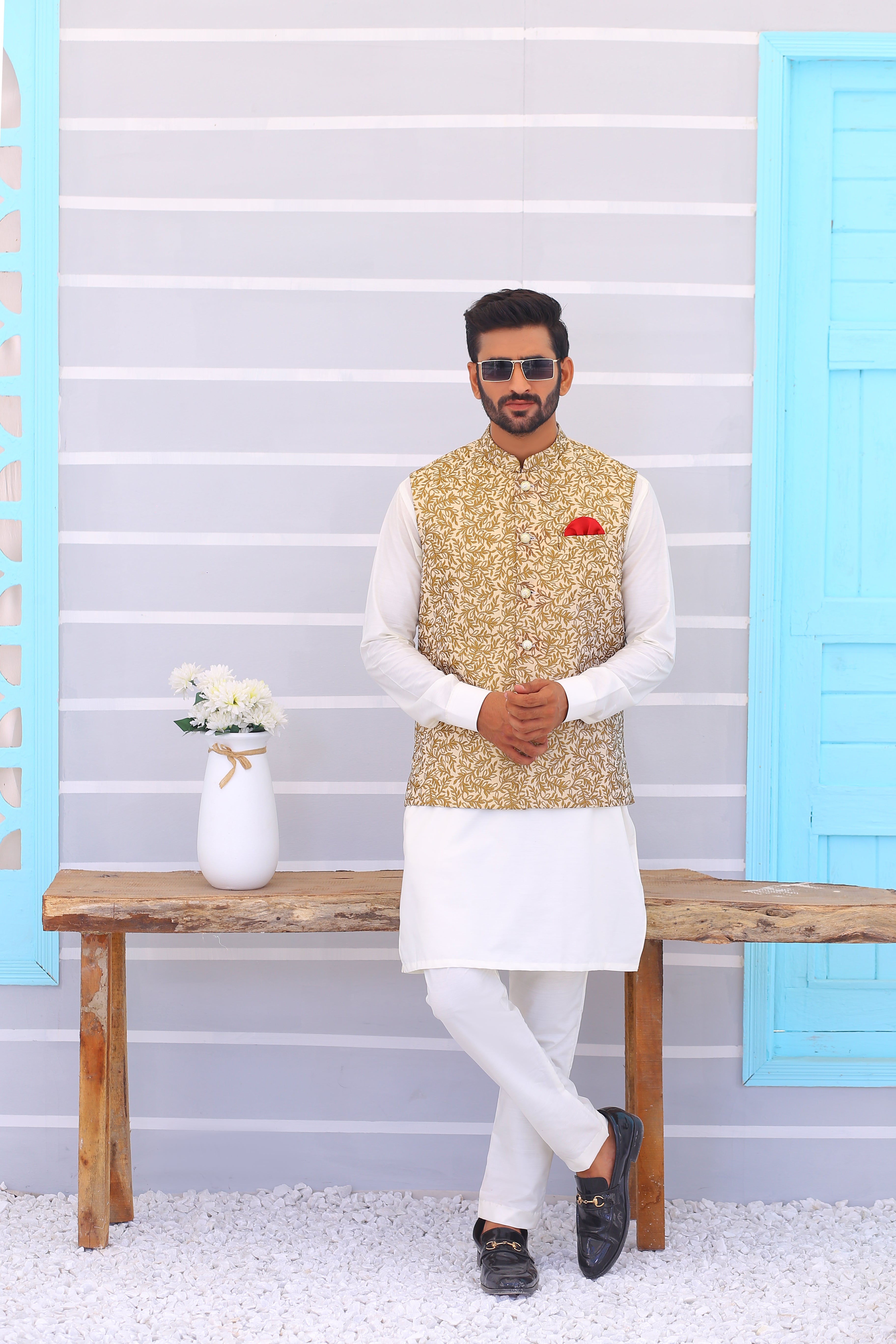 Golden Embroidered Silk-Blend Waistcoat (3-Piece) - Image 1