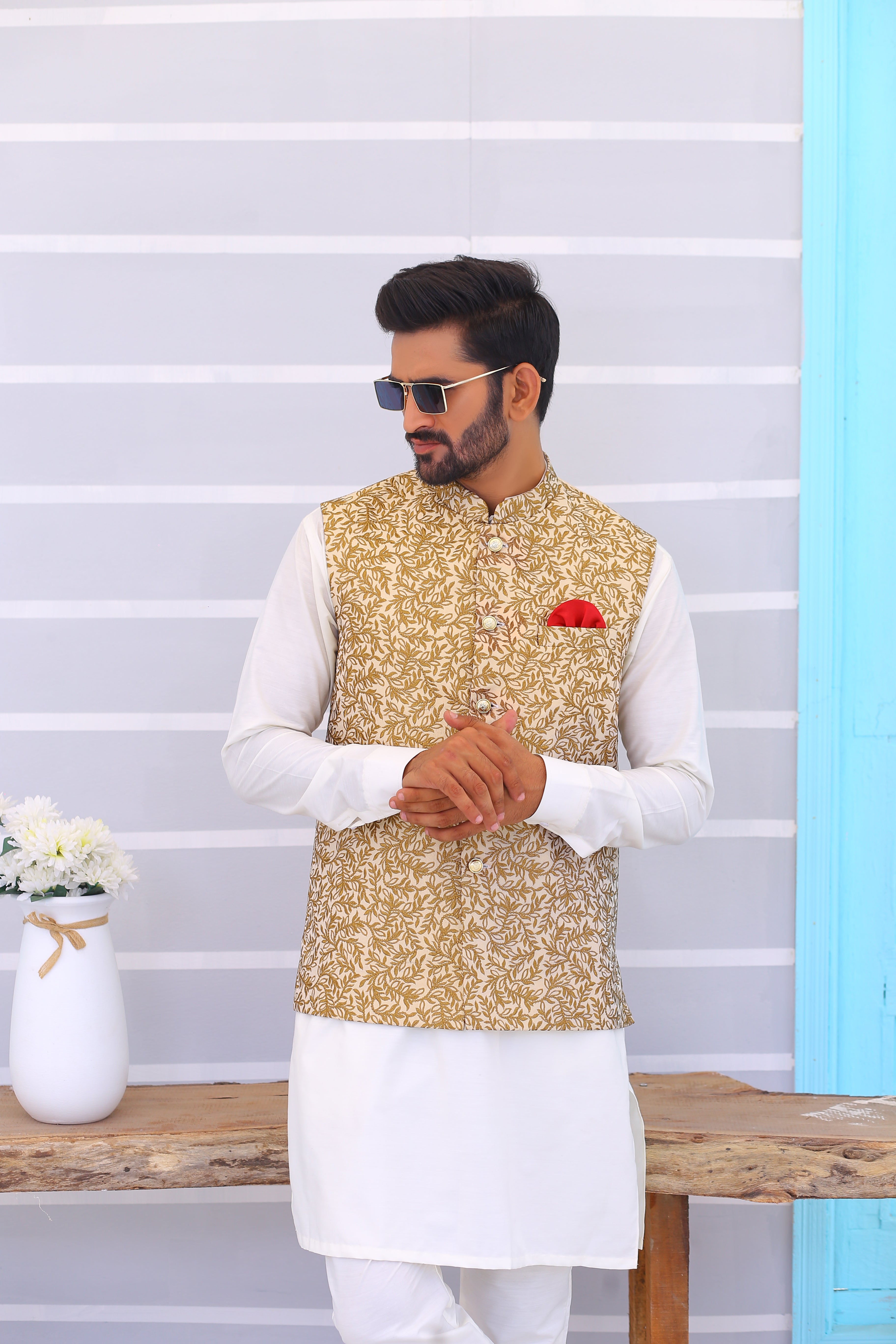 Golden Embroidered Silk-Blend Waistcoat (3-Piece) - Image 2