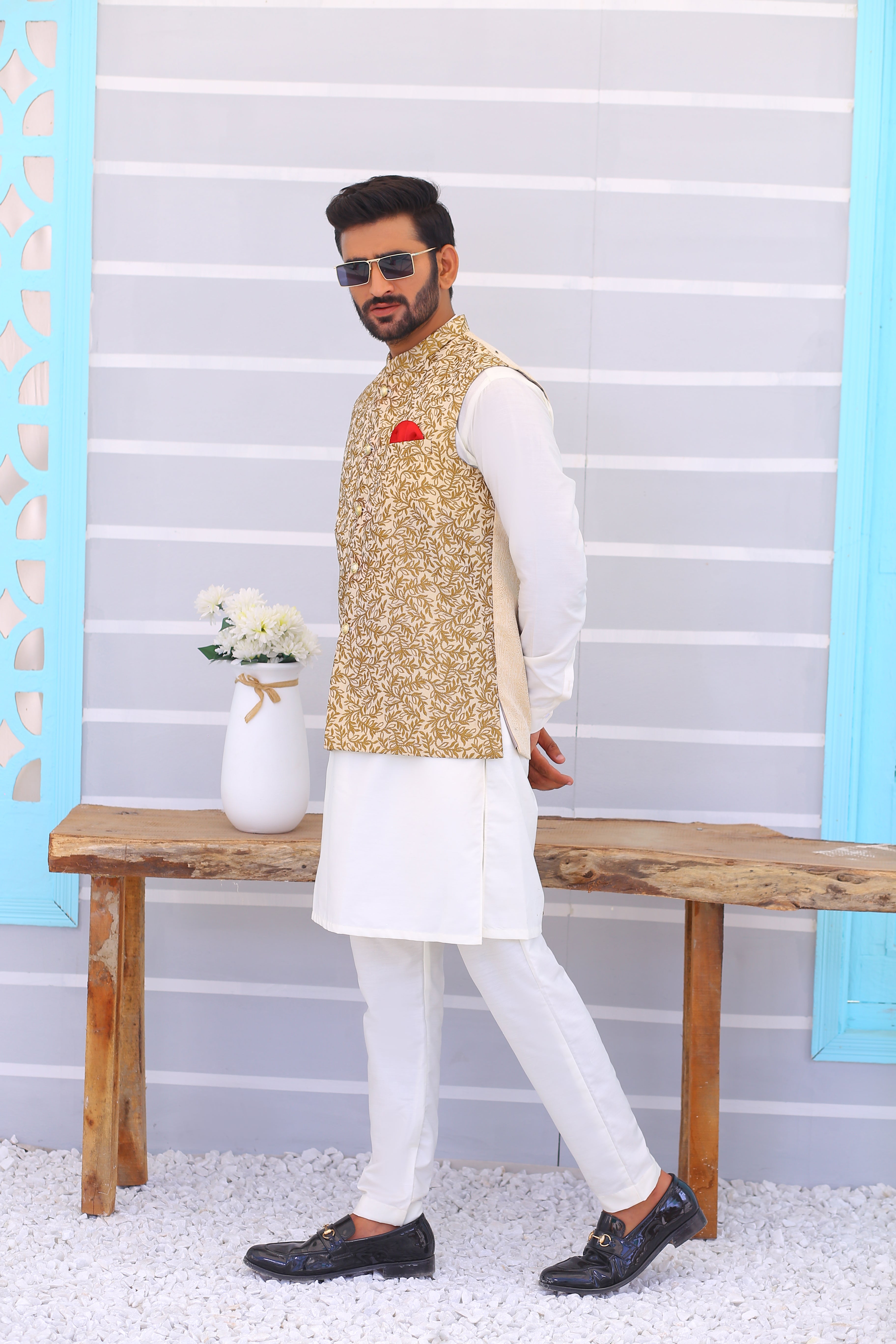 Golden Embroidered Silk-Blend Waistcoat (3-Piece) - Image 3