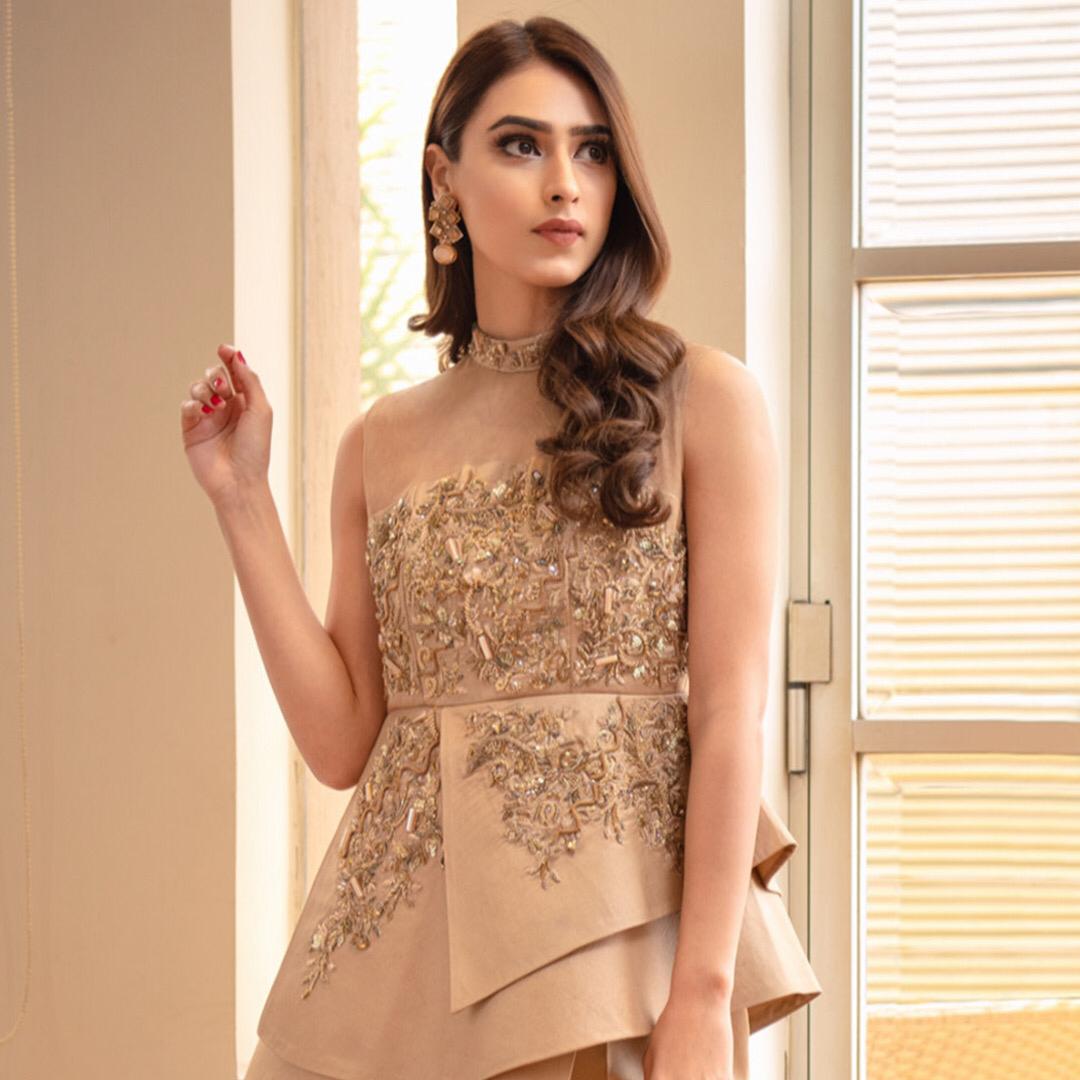 Pakistani Gold Embellished Silk-Blend Peplum with Flared Trousers (2-Piece) - Image 4