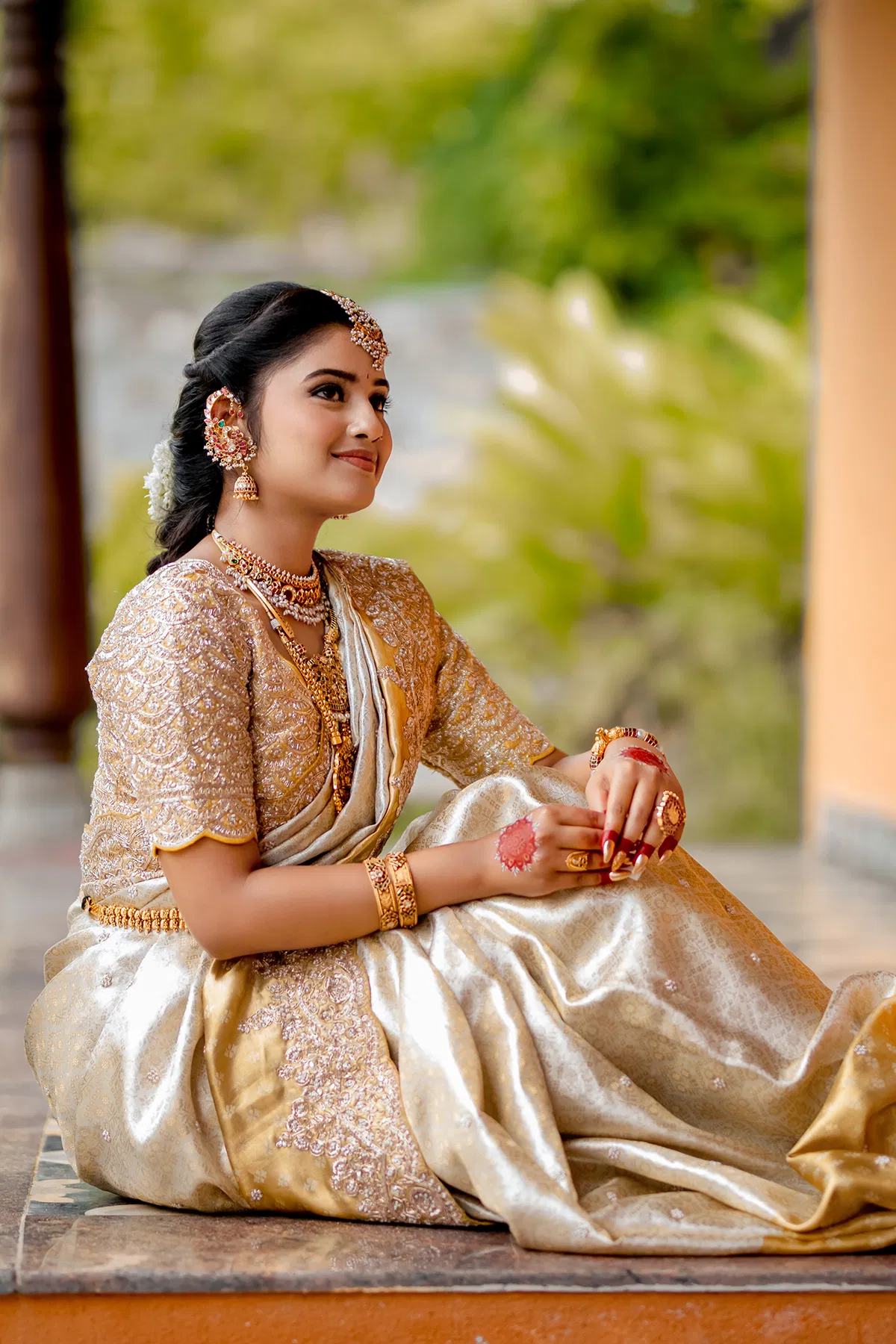 Indian White and Gold Embroidered Kanchipuram Tissue Saree (2-Piece) - Image 3