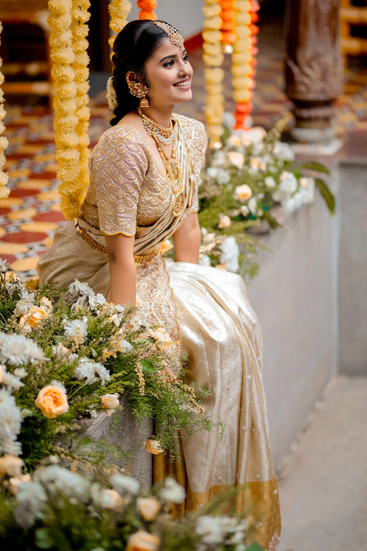 Indian White and Gold Embroidered Kanchipuram Tissue Saree (2-Piece) - Image 4