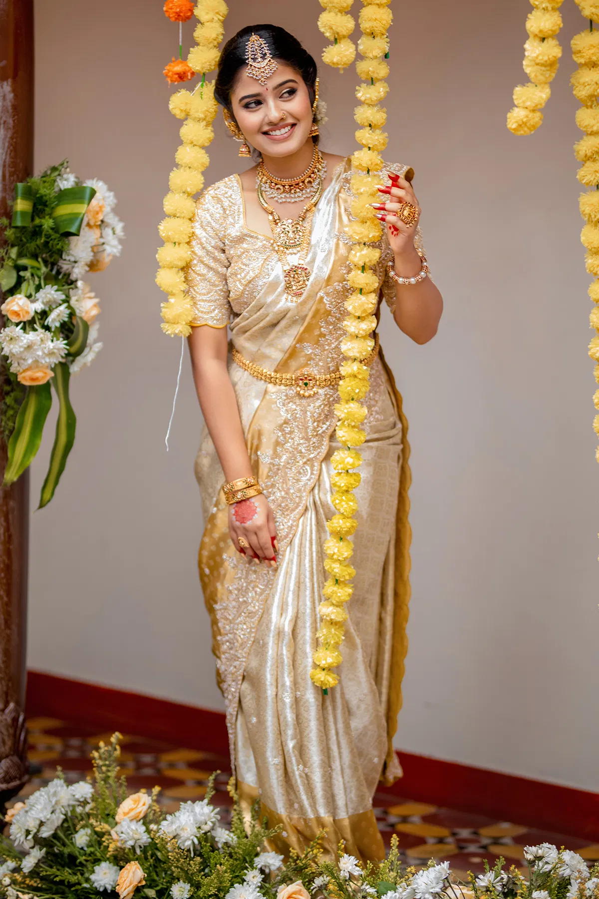 Indian White and Gold Embroidered Kanchipuram Tissue Saree (2-Piece) - Image 5