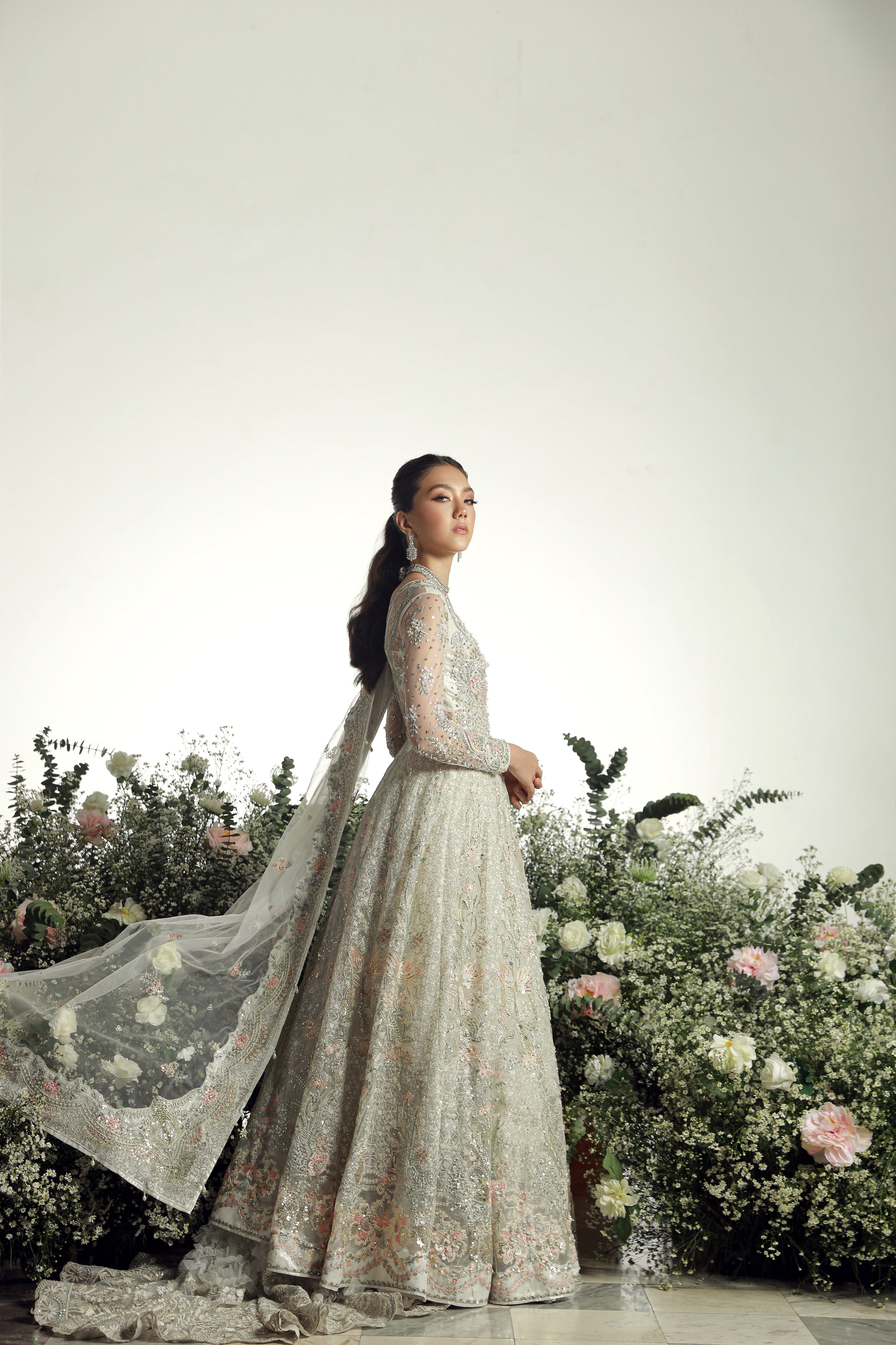 Pakistani Resene Ash Embroidered Net Lehenga Set (3-Piece) - Image 5