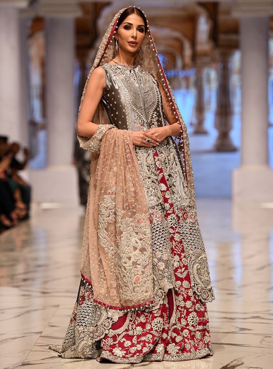 Pakistani Charcoal Embellished Jacquard Sharara Set (3-Piece) - Image 2