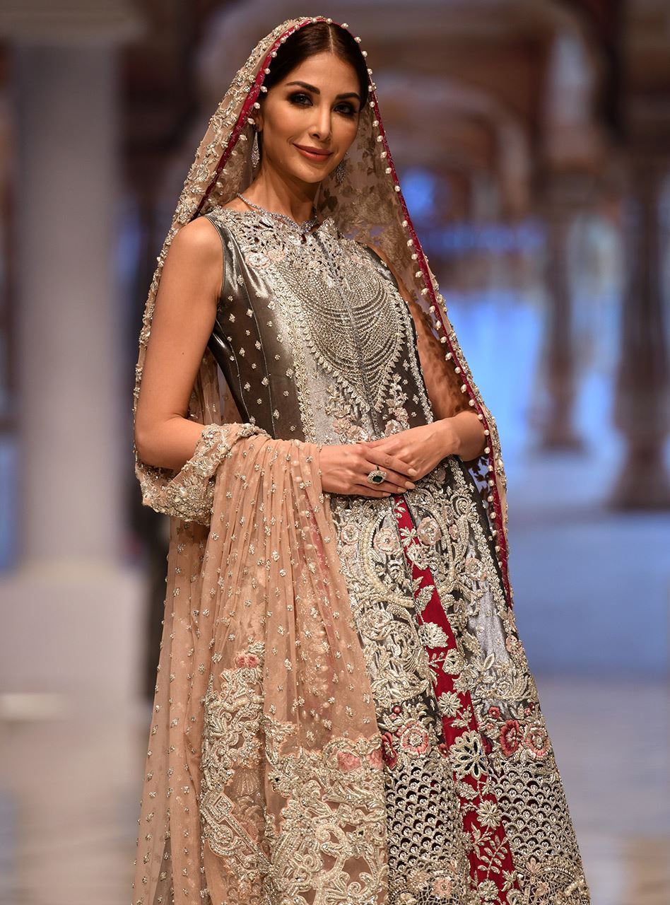 Pakistani Charcoal Embellished Jacquard Sharara Set (3-Piece) - Image 3