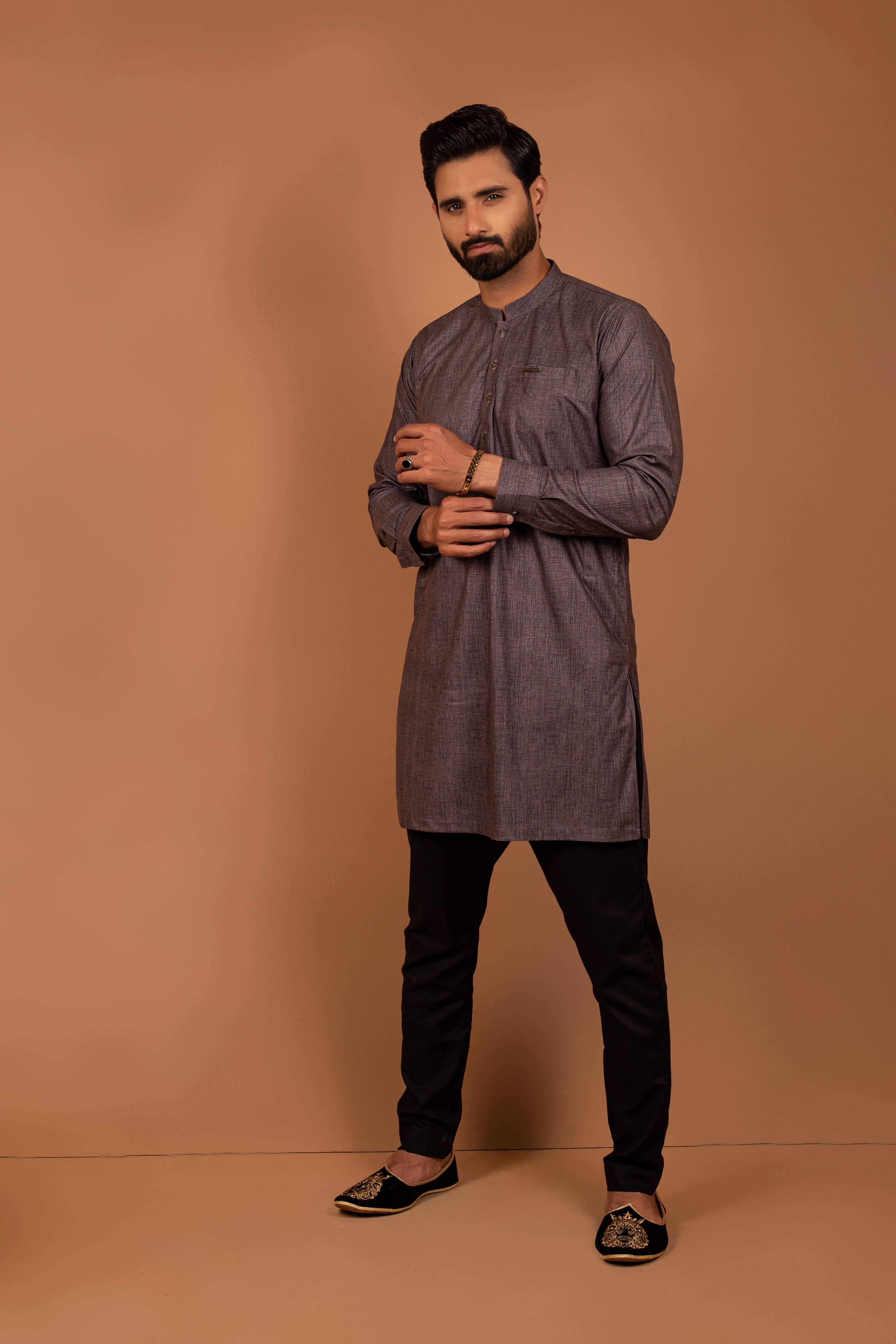Charcoal Textured Cotton Blend Kurta Pajama (2-Piece) - Image 2