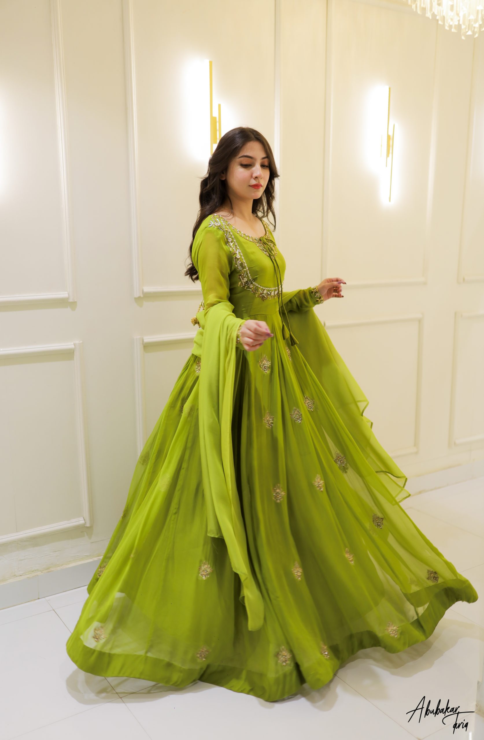 Indian Green Hand-Embellished Chiffon Anarkali Dress (2-Piece) - Image 4