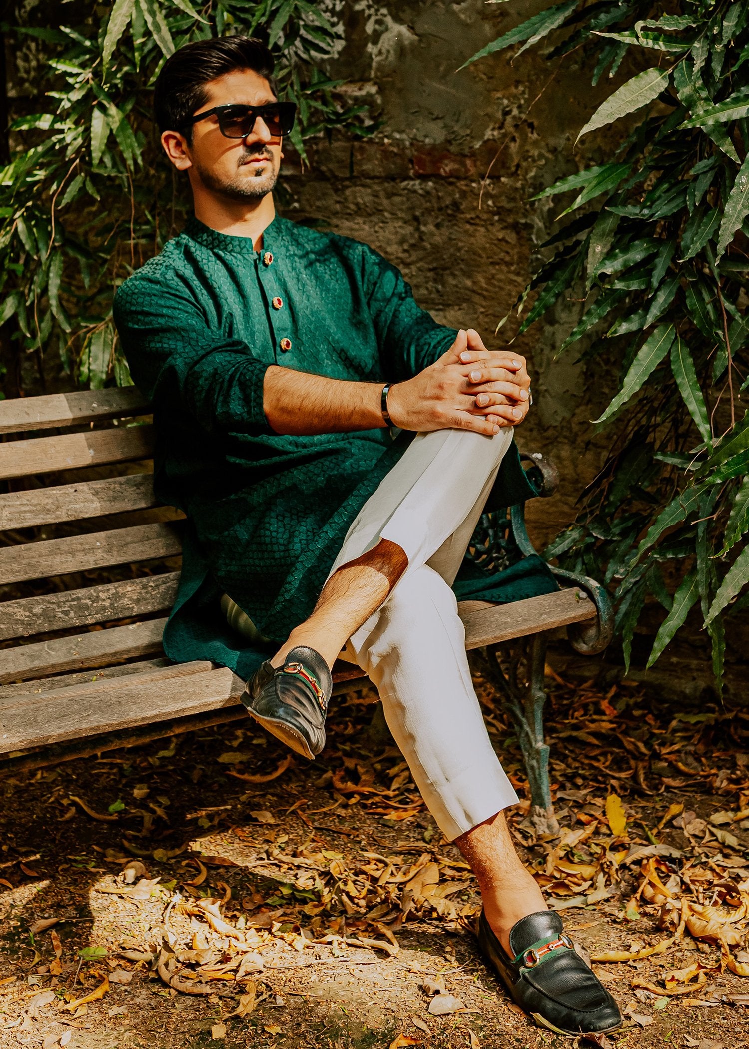 Emerald Green Zardozi Karandi Kurta (2-Piece) - Image 2