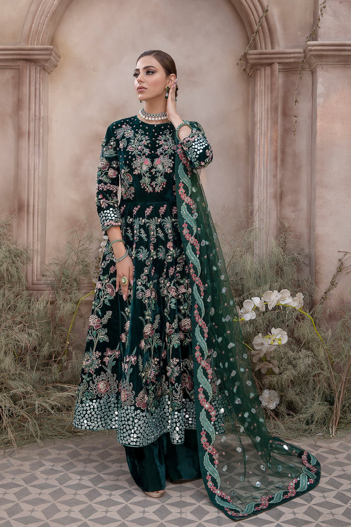 Pakistani Deep Emerald Embroidered Velvet Frock (3-Piece) - Image 3