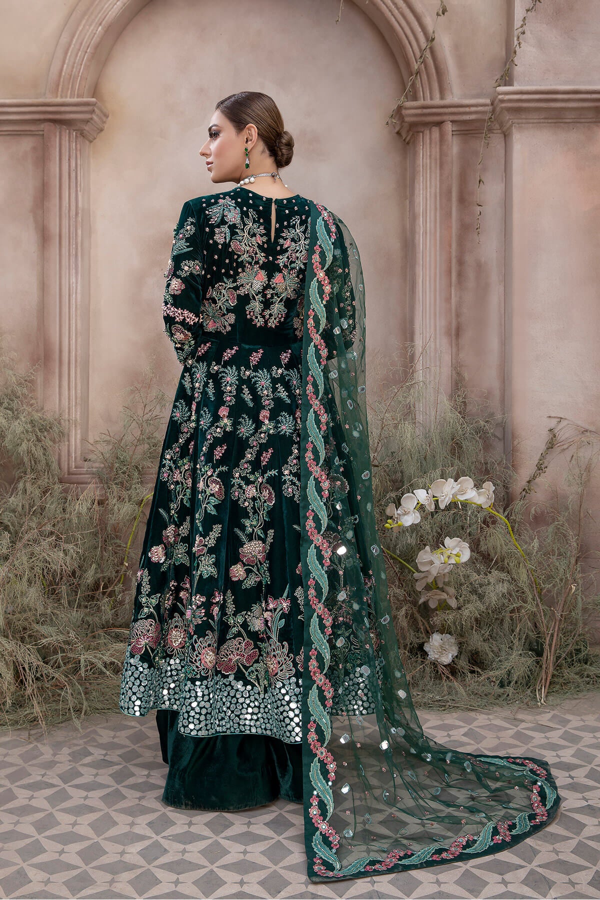 Pakistani Deep Emerald Embroidered Velvet Frock (3-Piece) - Image 5