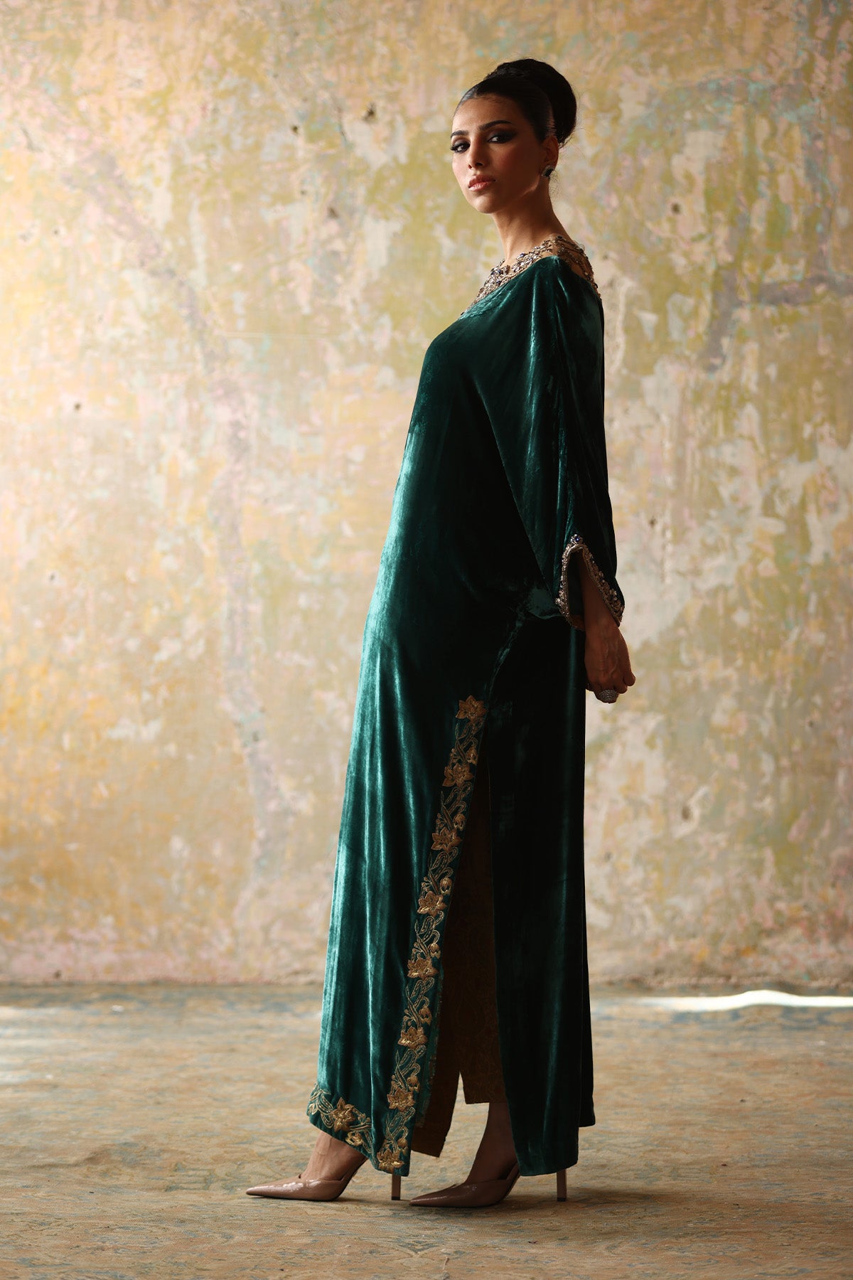 Emerald Green Zardozi Velvet Kaftan (2-Piece) - Image 2
