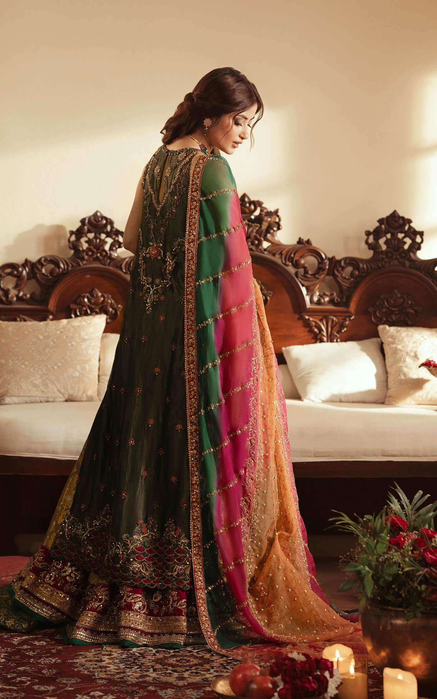 Pakistani Deep Green Handworked Silk Jamawar Lehenga (3-Piece) - Image 2
