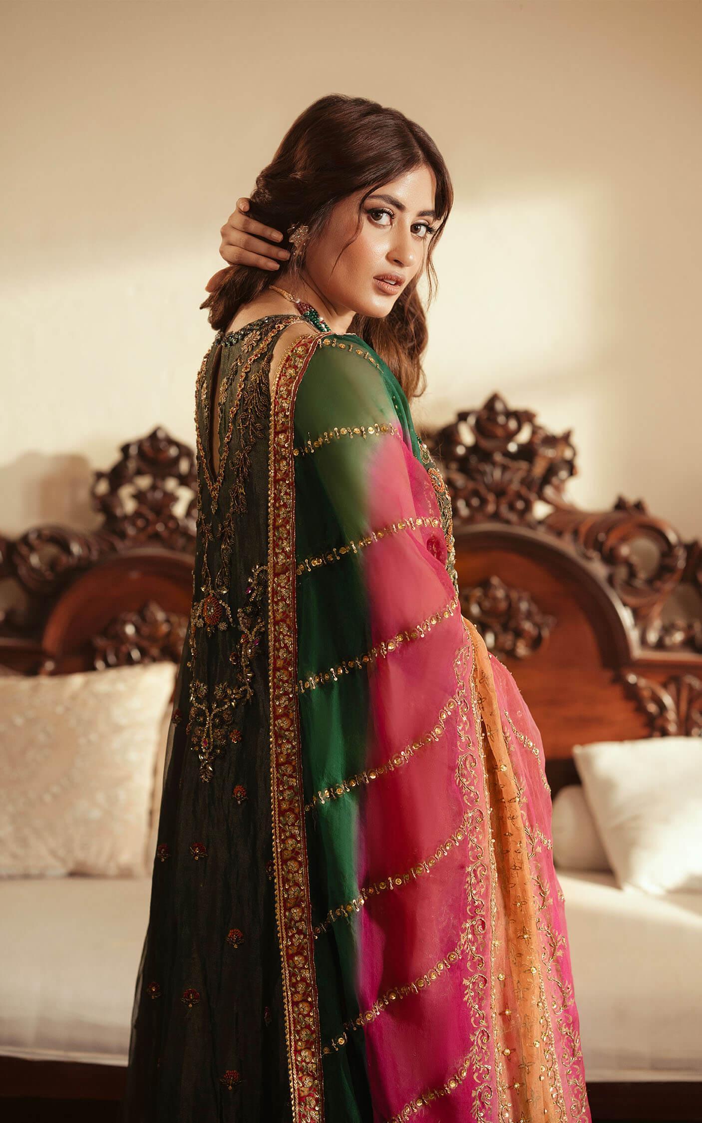 Pakistani Deep Green Handworked Silk Jamawar Lehenga (3-Piece) - Image 6