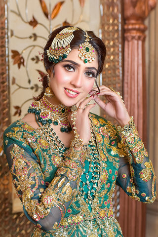 Pakistani Emerald Green Embellished Silk Bridal Lehenga (3-Piece) - Image 5