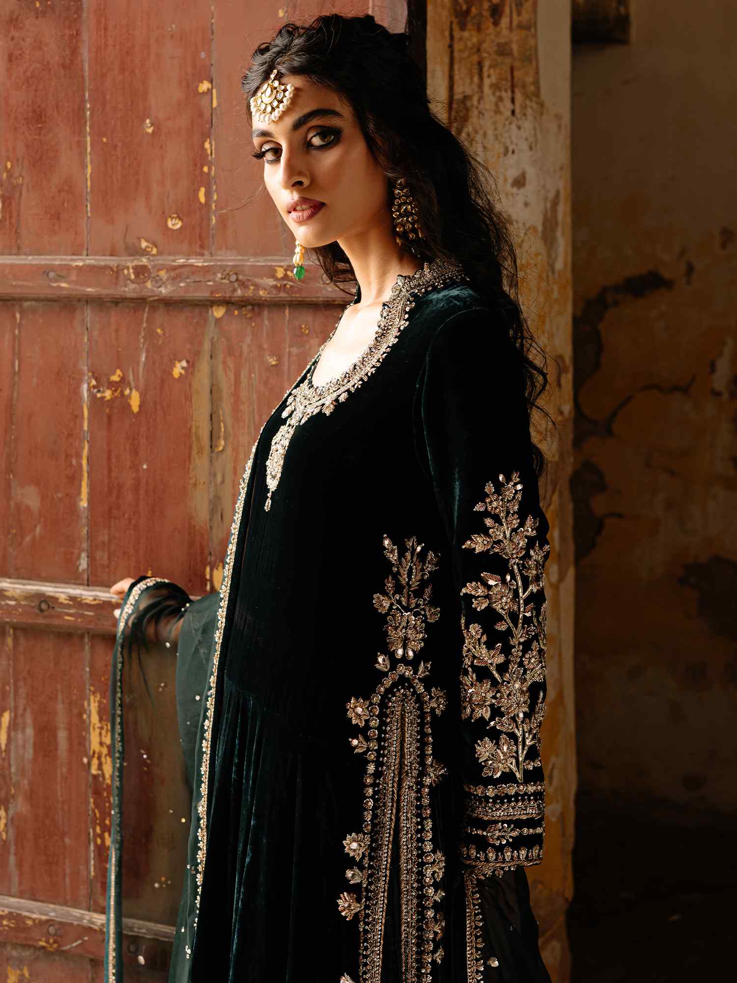 Pakistani Emerald Green Embroidered Velvet Lehenga (3-Piece) - Image 3