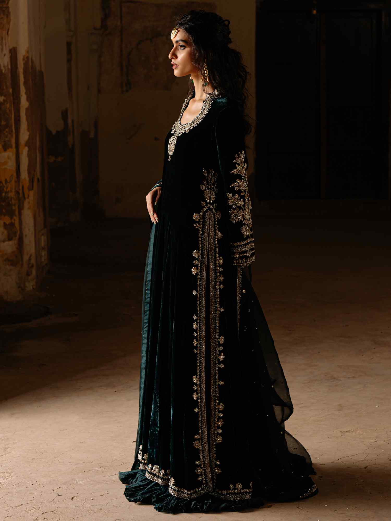 Pakistani Emerald Green Embroidered Velvet Lehenga (3-Piece) - Image 4