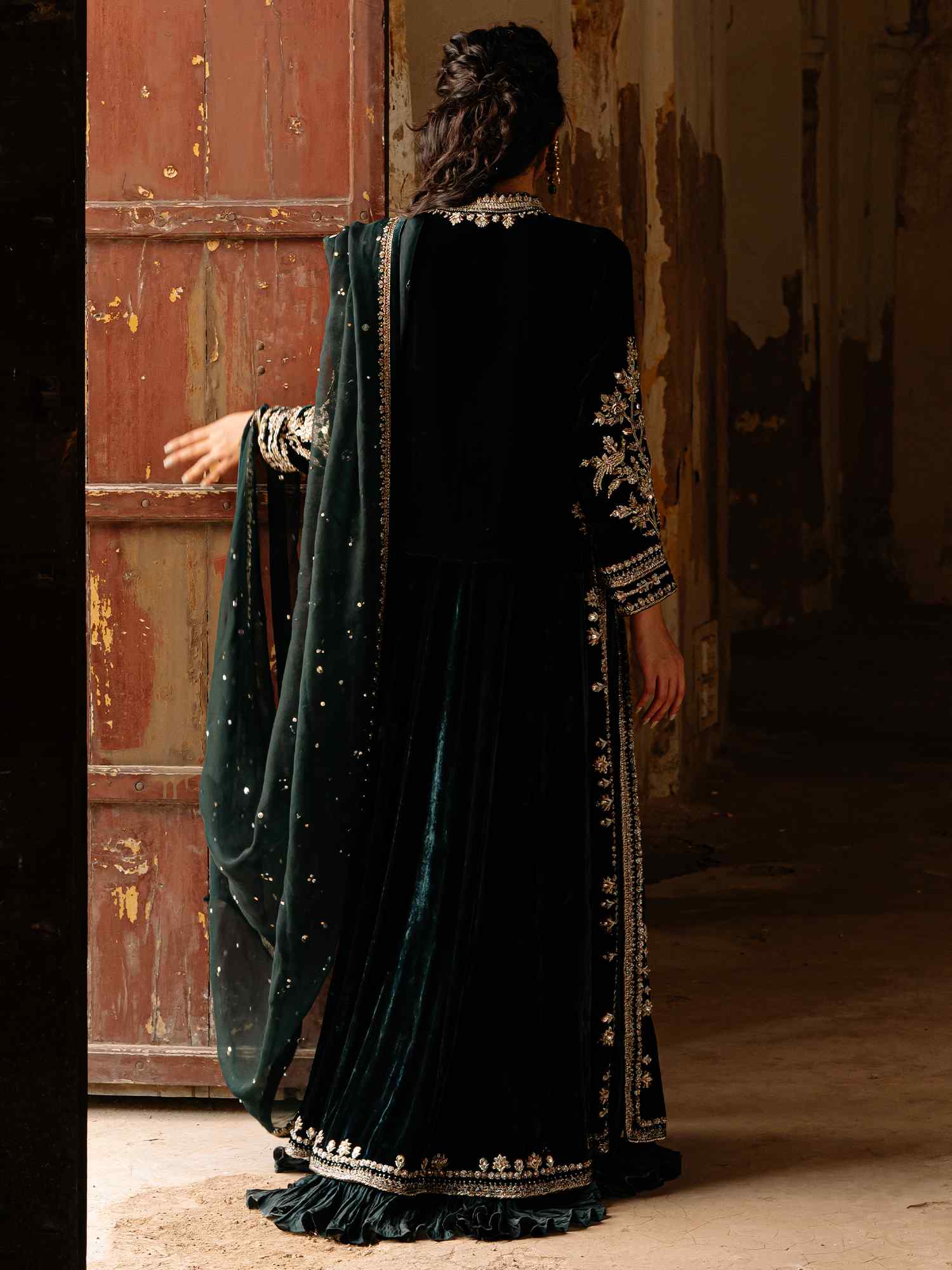 Pakistani Emerald Green Embroidered Velvet Lehenga (3-Piece) - Image 5