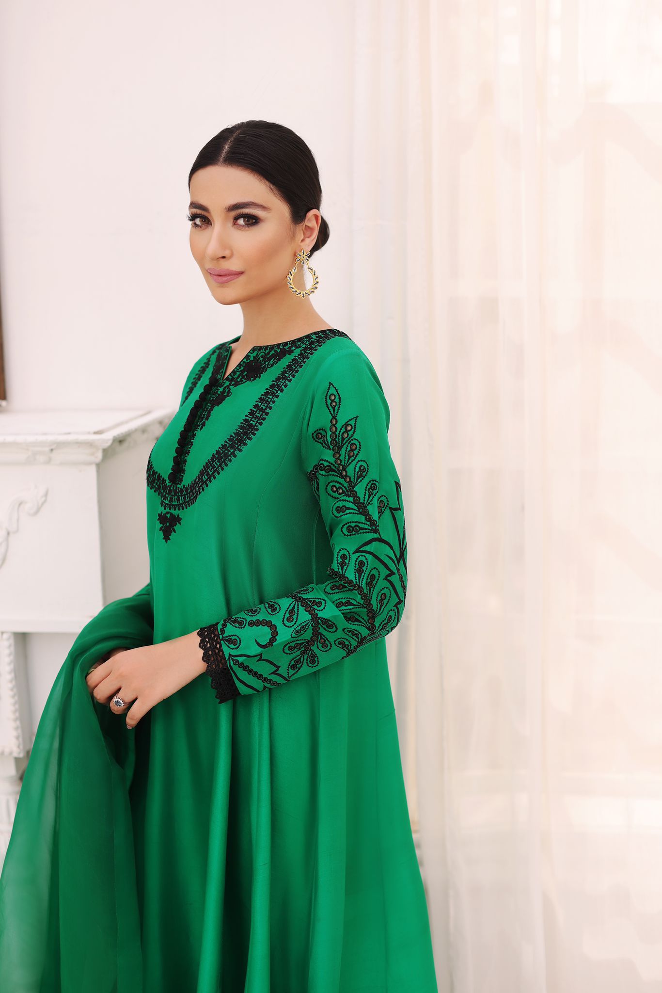 Emerald Green Embroidered Raw Silk Pishwas (3-Piece) - Image 2