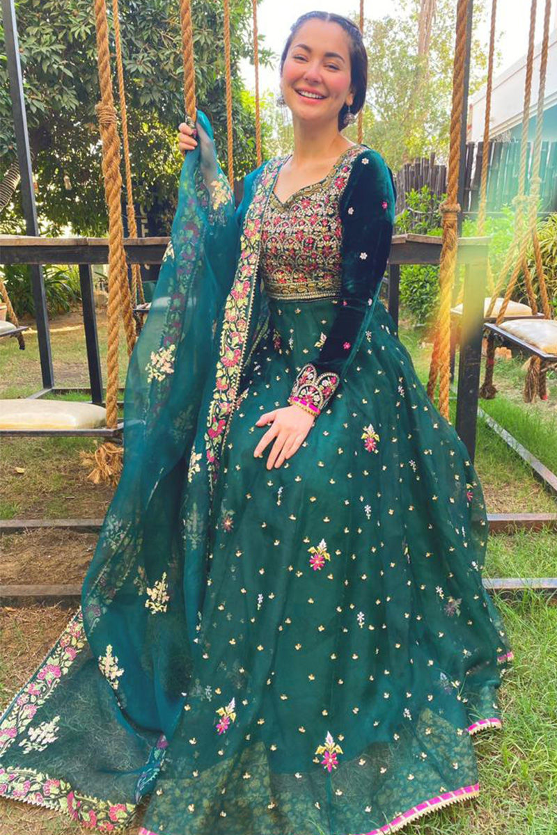 Deep Emerald Embroidered Velvet Organza Pishwas (2-Piece) - Image 1