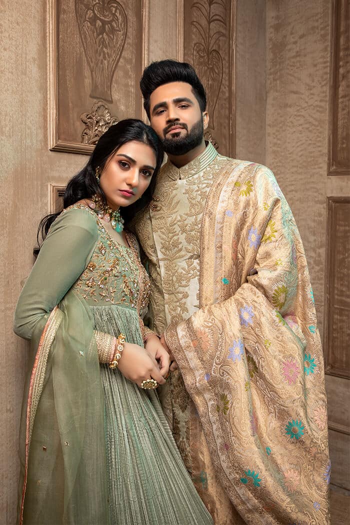 Pakistani Pistachio Green Embellished Velvet Pishwas (3-Piece) - Image 3