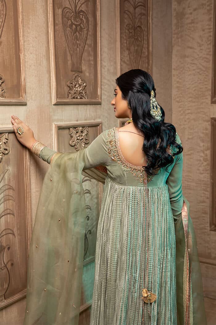 Pakistani Pistachio Green Embellished Velvet Pishwas (3-Piece) - Image 4