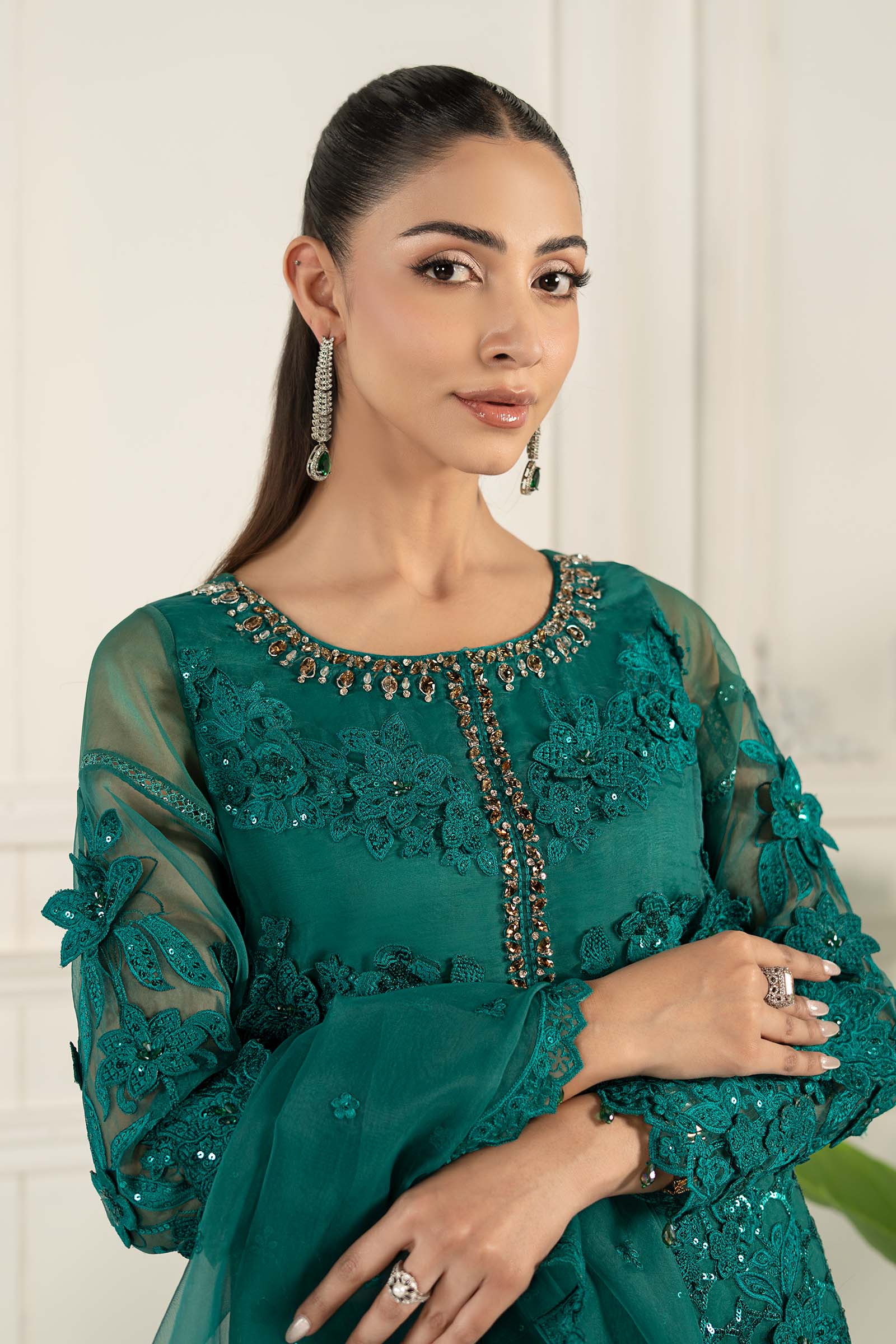 Pakistani Emerald Green Embroidered Organza Salwar Kameez (3-Piece) - Image 3