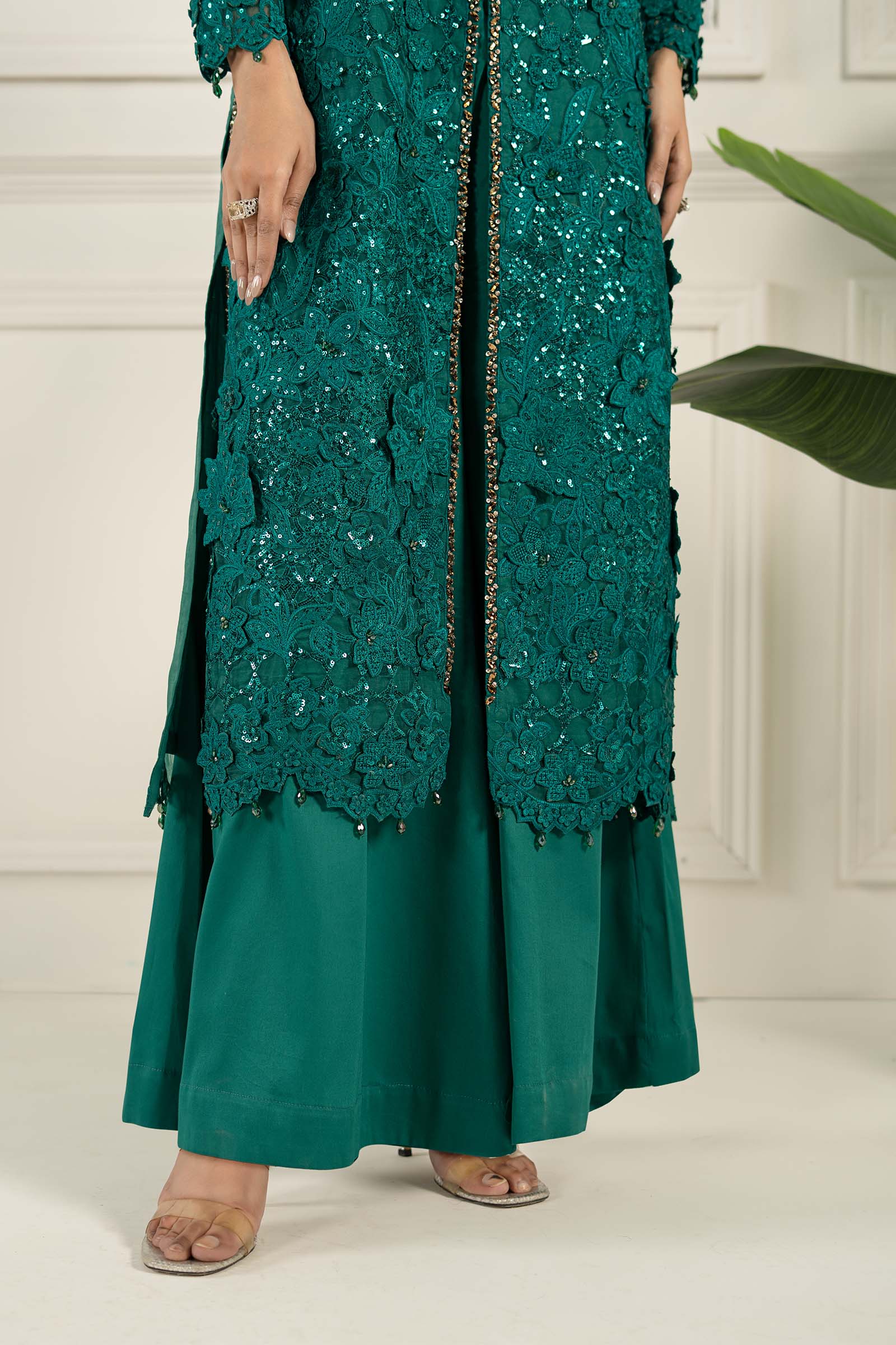 Pakistani Emerald Green Embroidered Organza Salwar Kameez (3-Piece) - Image 4