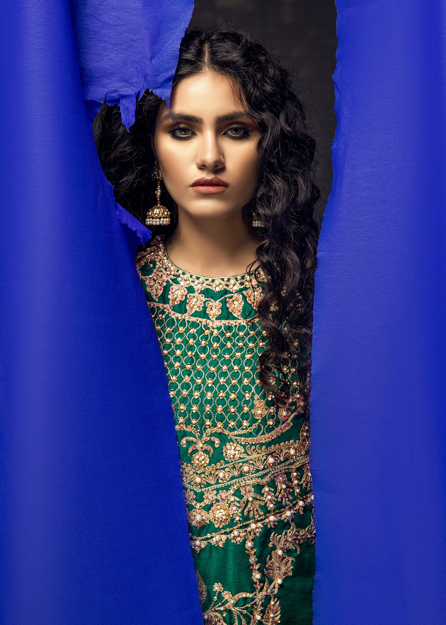 Pakistani Emerald Green Aari-Embroidered Raw Silk Salwar Kameez (3-Piece) - Image 7