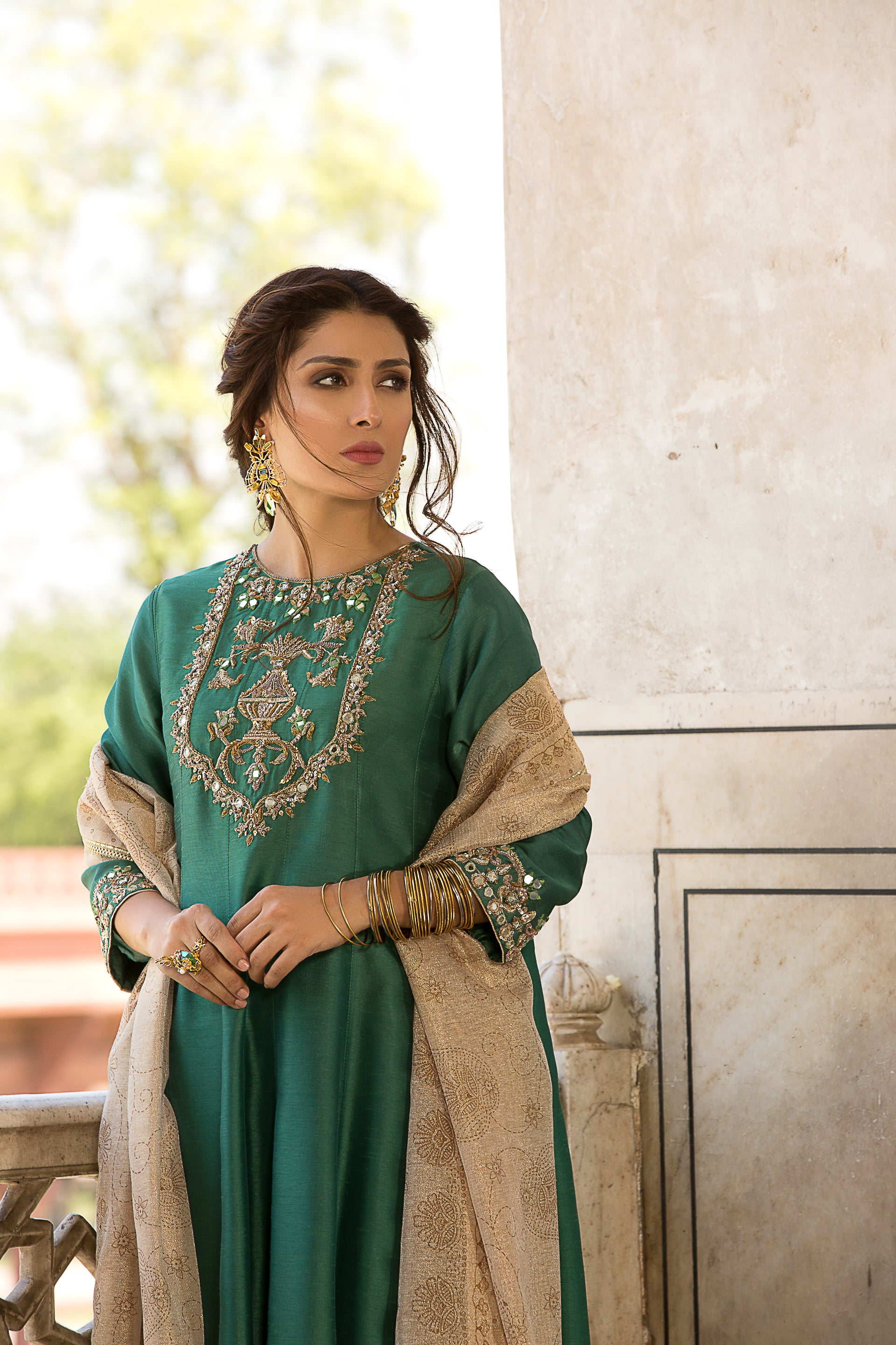 Pakistani Emerald Embellished Raw Silk Salwar Kameez (3-Piece) - Image 4