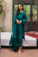 Pakistani Emerald Green Velvet Appliqué Raw Silk Salwar Kameez (3-Piece) - Image 4