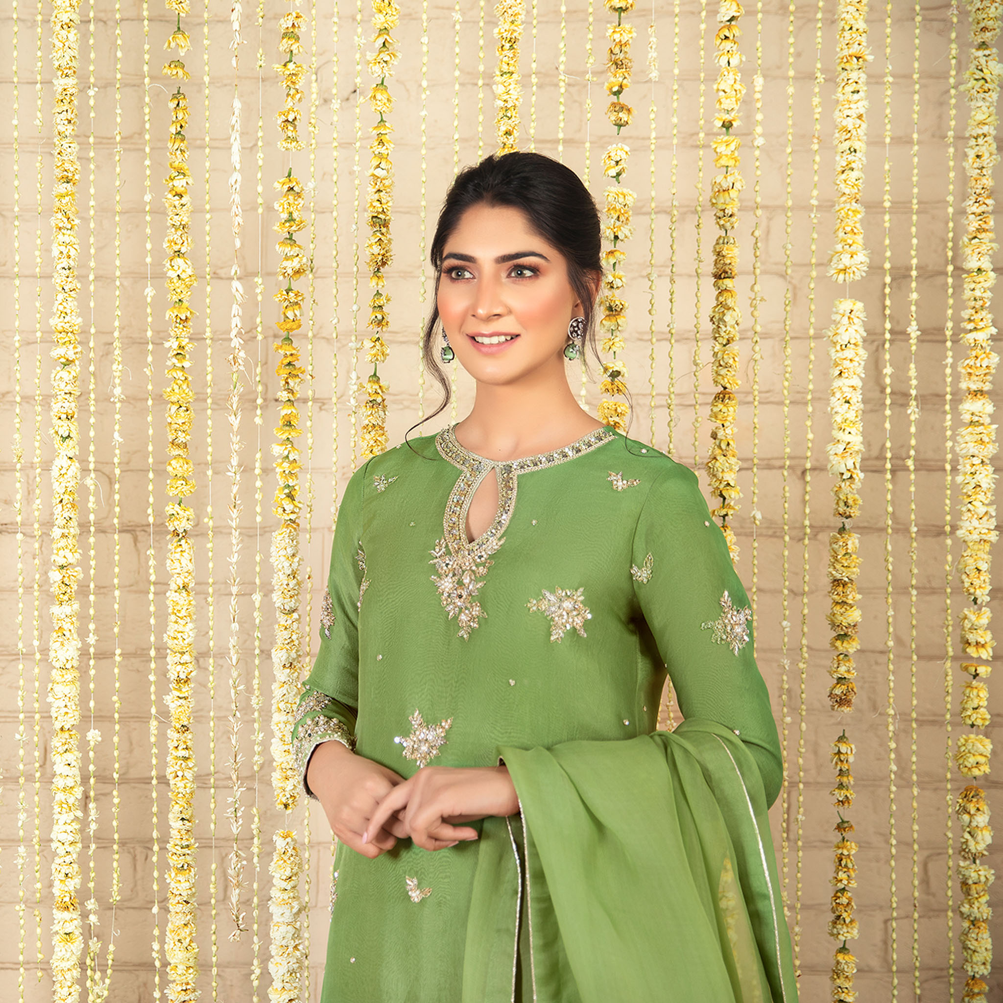 Pakistani Green Hand-Embellished Kurta Set (3-Piece) - Image 3
