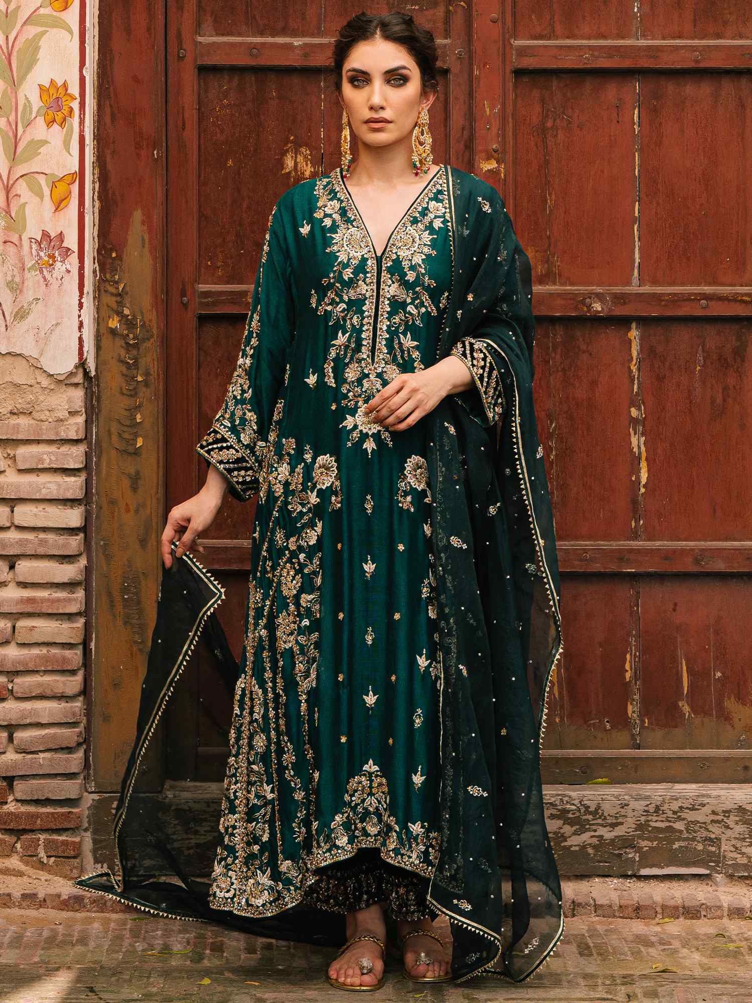 Pakistani Emerald Green Embroidered Spun Net Salwar Kameez (3-Piece) - Image 1