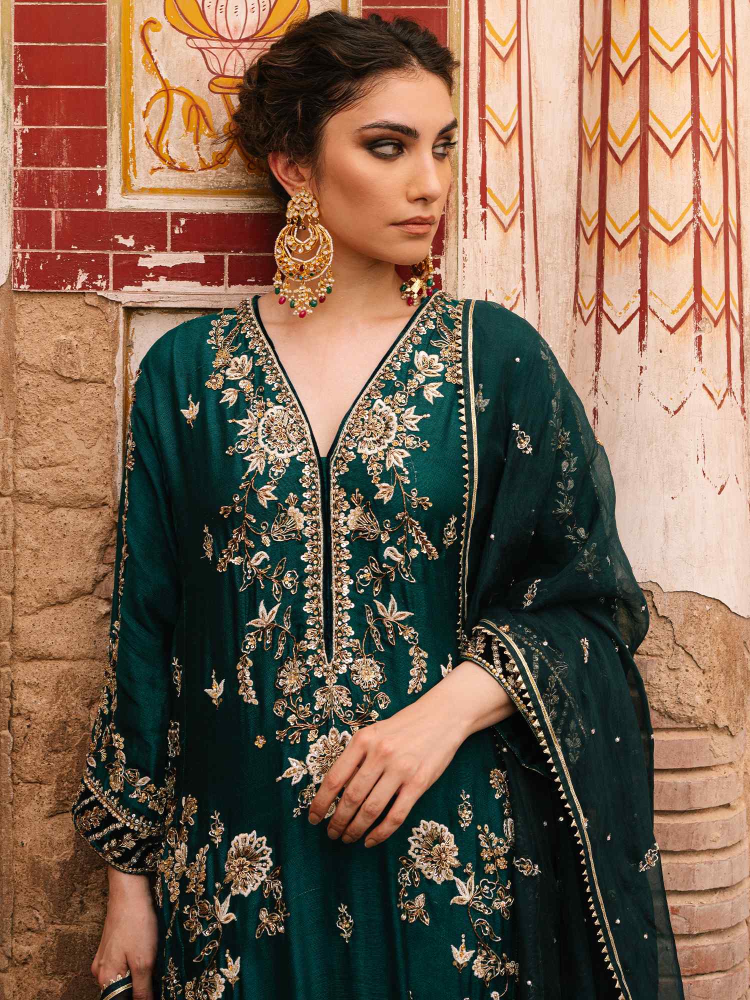 Pakistani Emerald Green Embroidered Spun Net Salwar Kameez (3-Piece) - Image 2