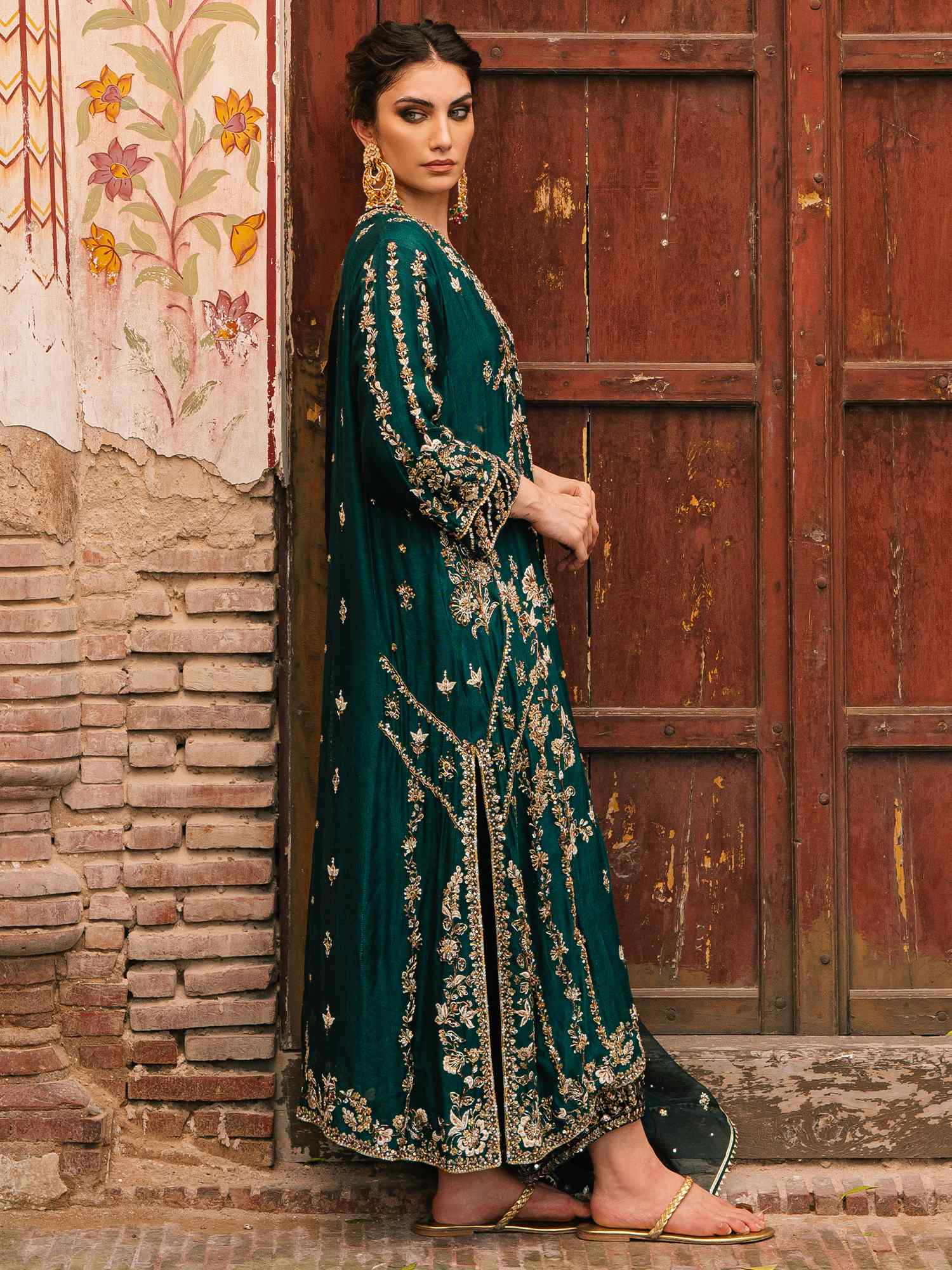 Pakistani Emerald Green Embroidered Spun Net Salwar Kameez (3-Piece) - Image 3