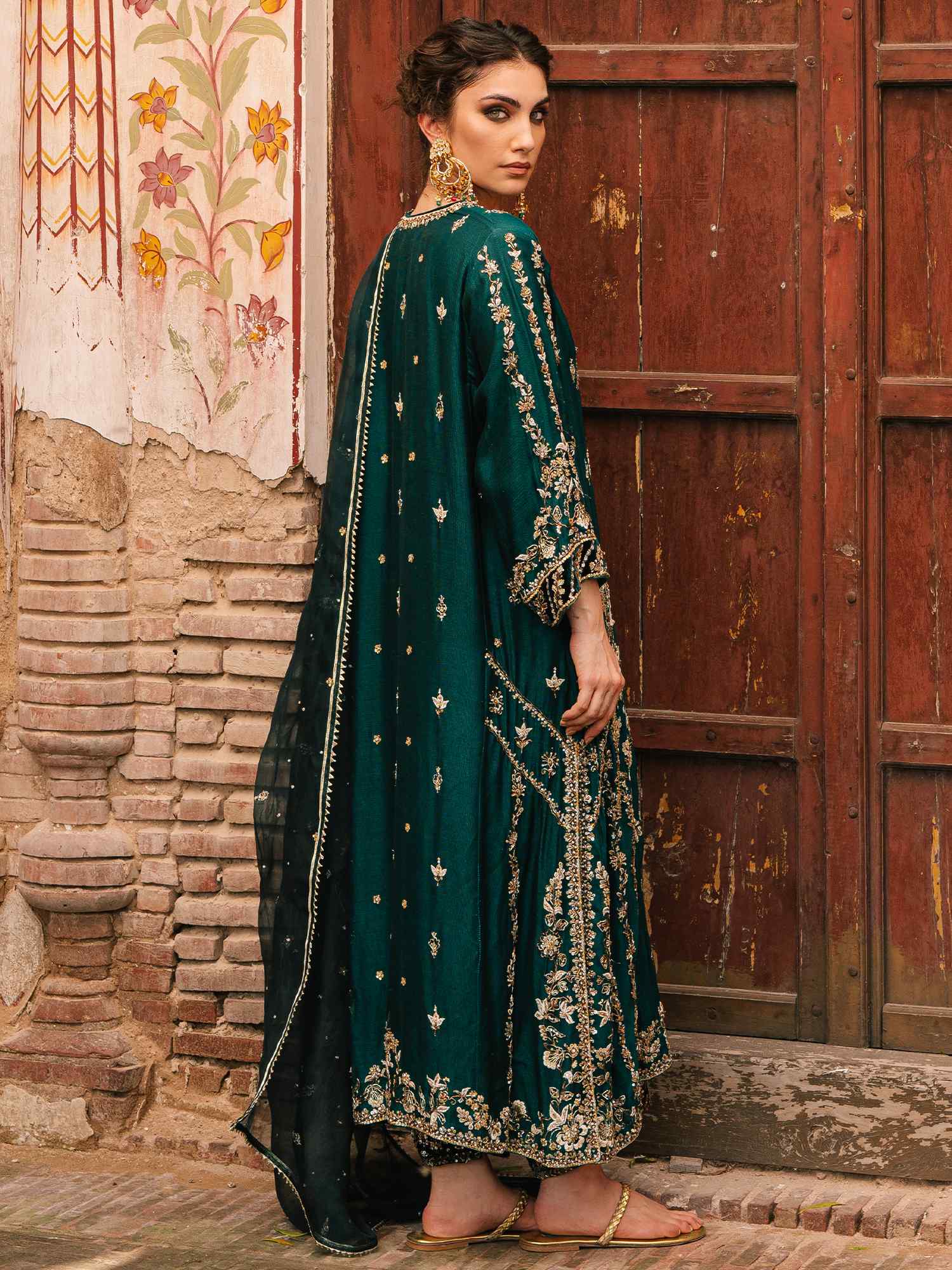 Pakistani Emerald Green Embroidered Spun Net Salwar Kameez (3-Piece) - Image 4