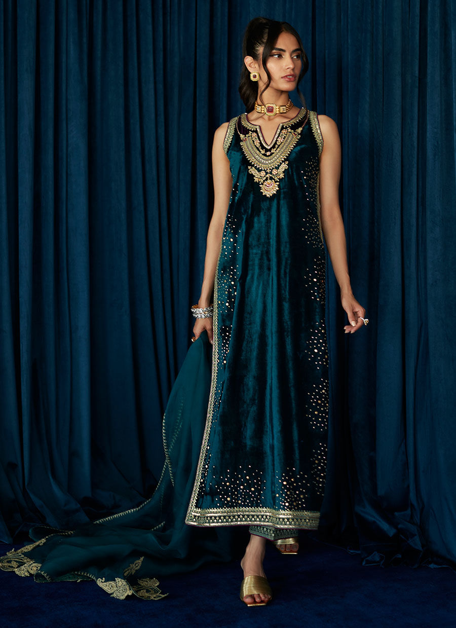 Pakistani Emerald Embroidered Velvet Long Shirt (3-Piece) - Image 1