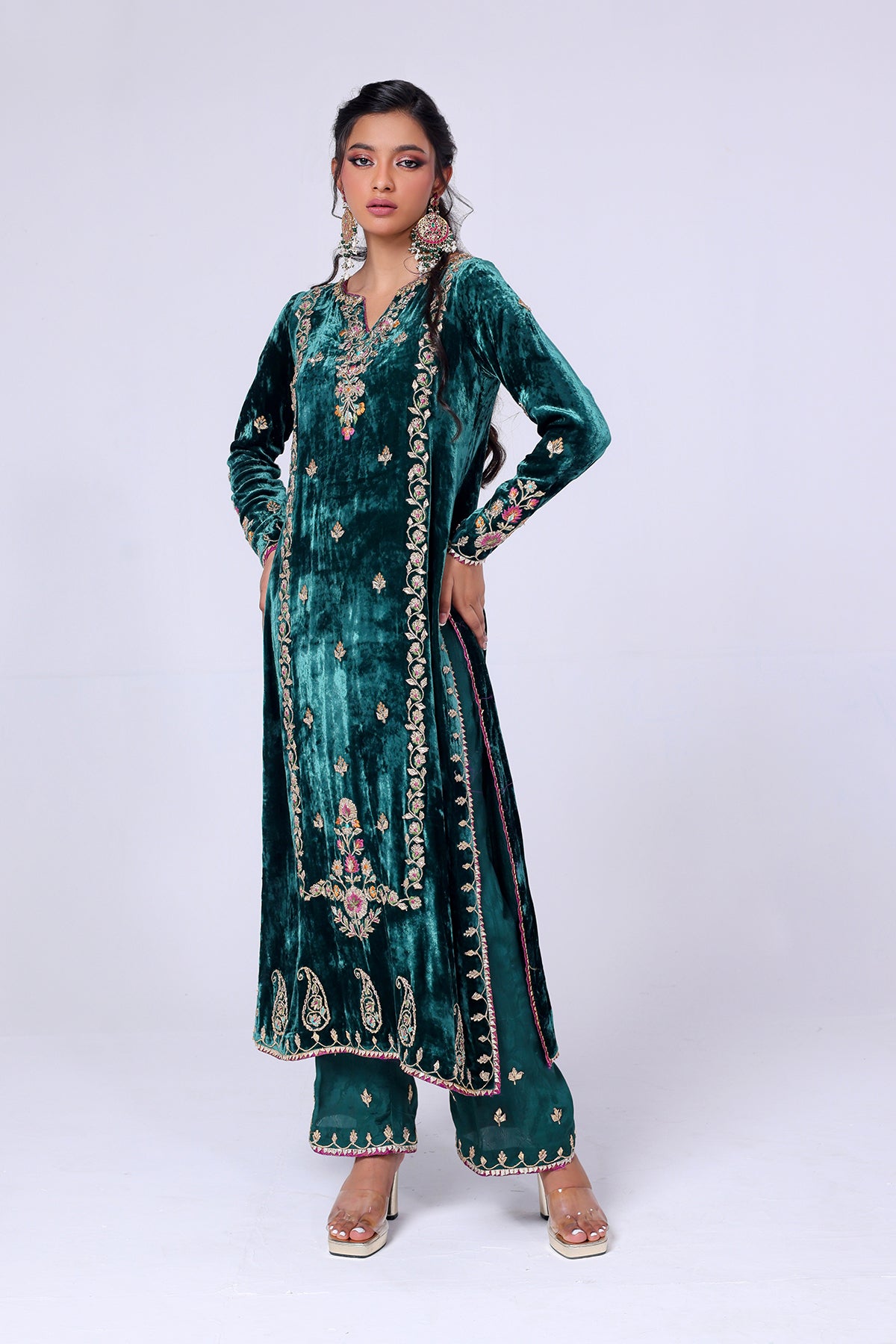 Pakistani Emerald Green Embroidered Velvet Salwar Kameez (2-Piece) - Image 1