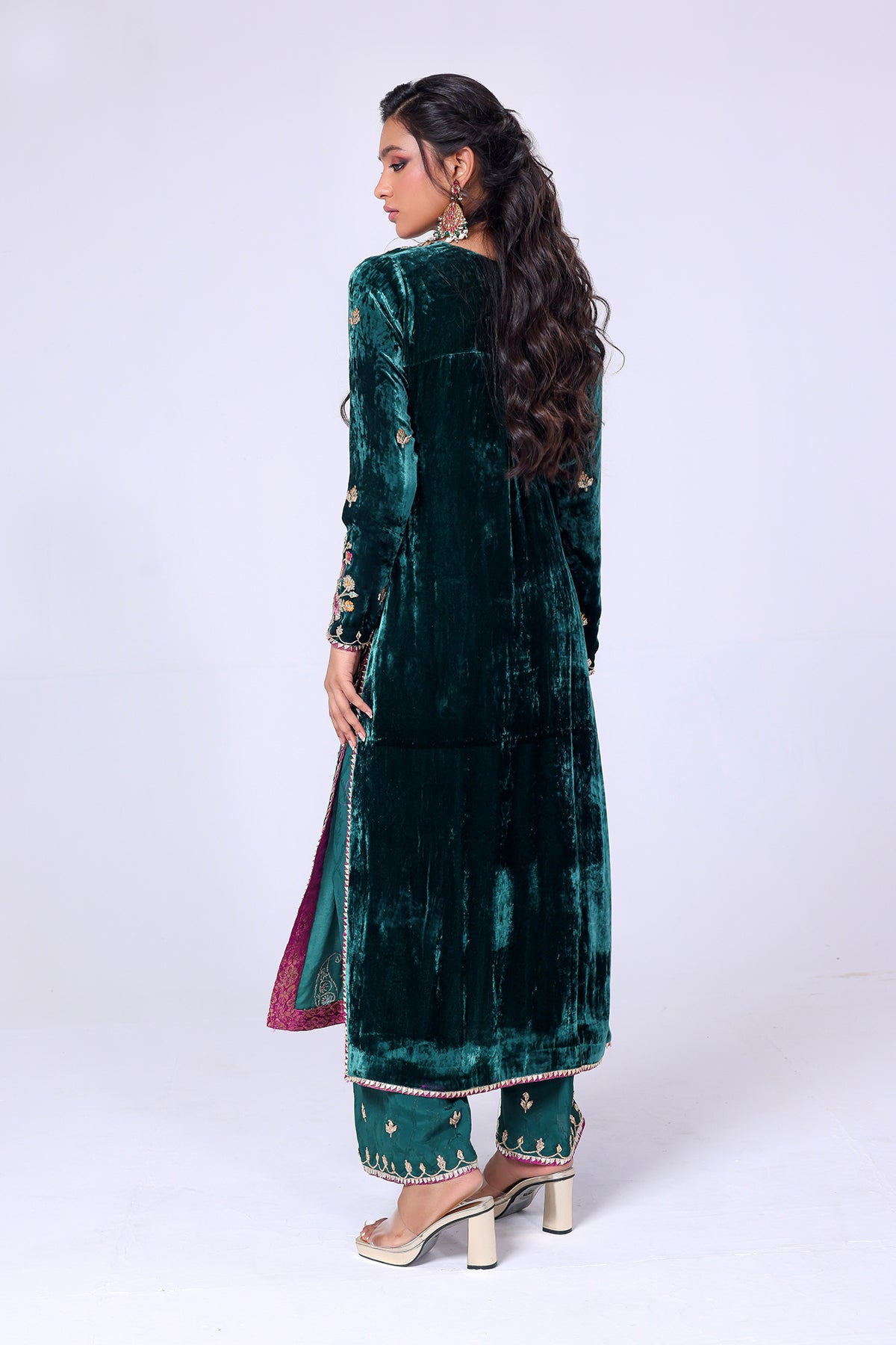 Pakistani Emerald Green Embroidered Velvet Salwar Kameez (2-Piece) - Image 2
