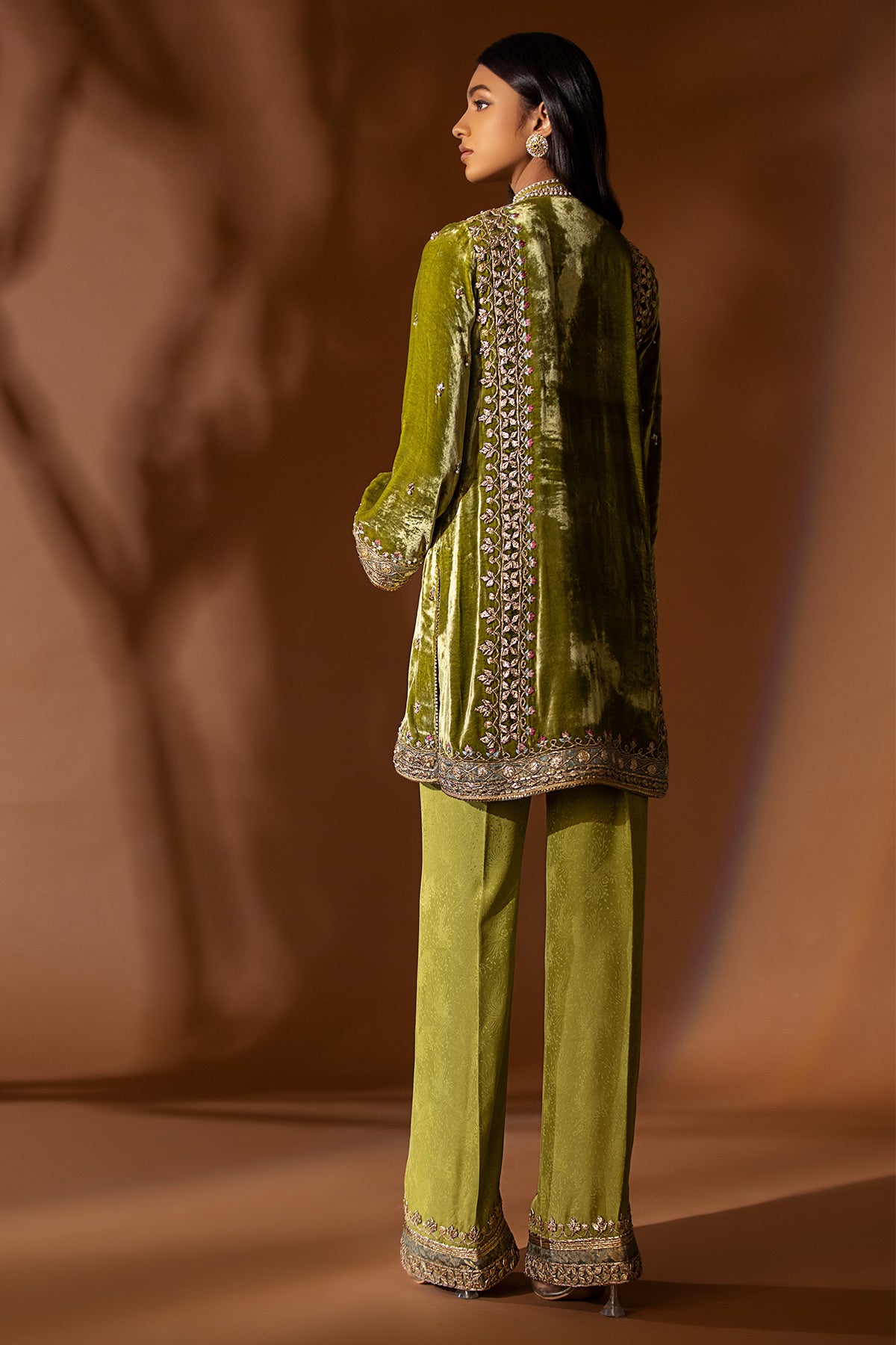 Pakistani Olive Green Embellished Velvet Kurta Set (2-Piece) - Image 3