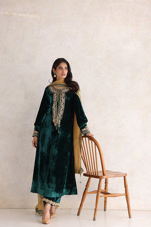 Pakistani Emerald Green Hand Embroidered Velvet Salwar Kameez (3-Piece) - Image 1